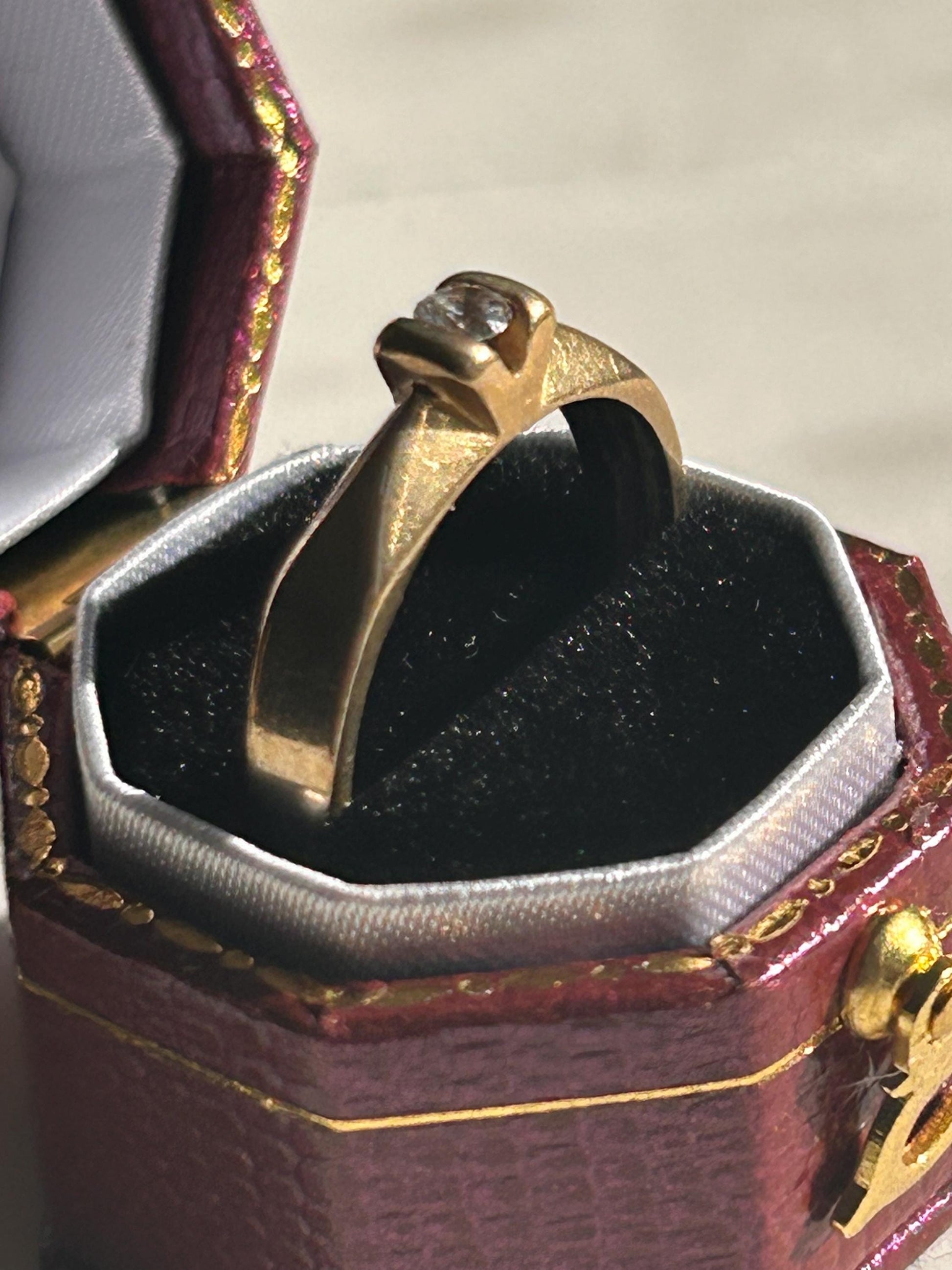 Vintage 18ct Gold Diamond Engagement Ring, Unusual hallmarked Genuine Diamond Ring, Promise Jewelry, Size UK N / US 7