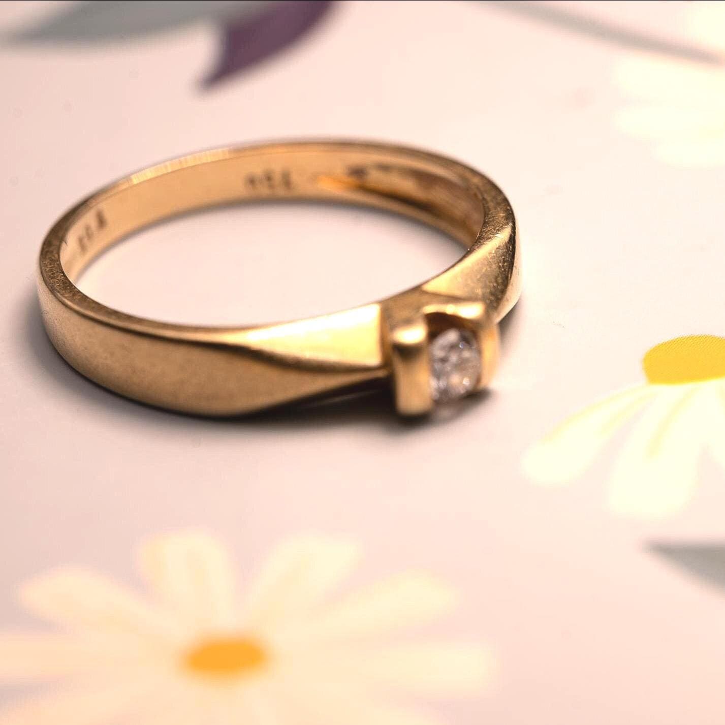 Vintage 18ct Gold Diamond Engagement Ring, Unusual hallmarked Genuine Diamond Ring, Promise Jewelry, Size UK N / US 7