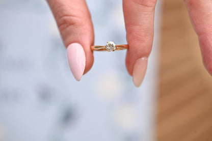 Vintage 9ct Yellow Gold Classic Solitaire Engagement Promise ring with Natural Diamond, 0.15ct Solitaire, England Assayed UK M US 6.5