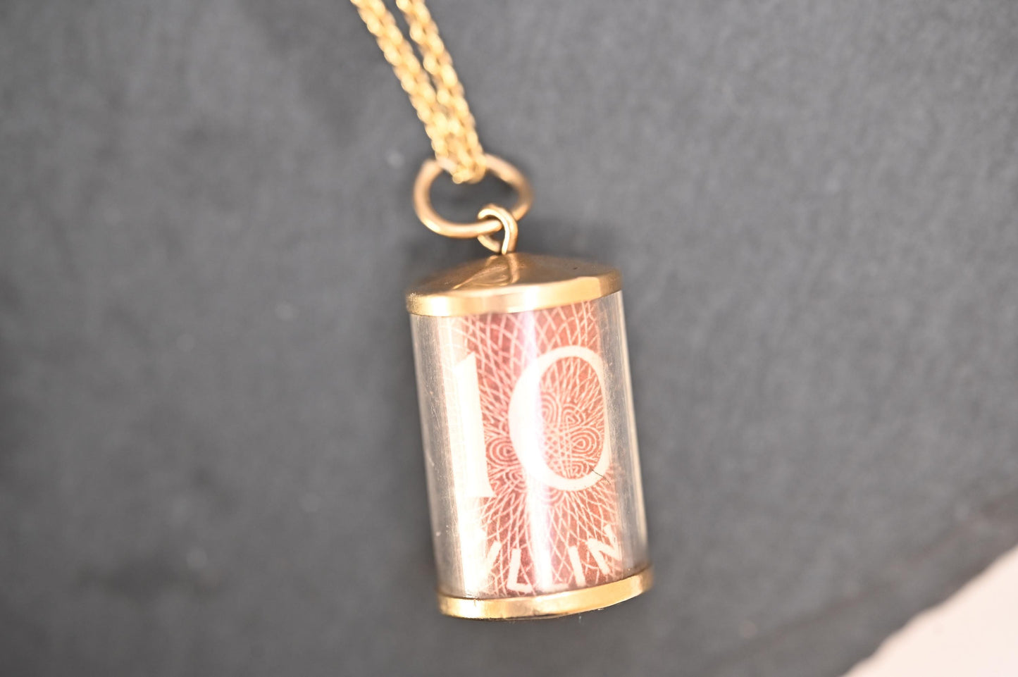 Mid-Century Vintage '10 Shillings' Charm 9ct, Gold Money Charm Pendant: British Hallmarked Gift, Retro 1960s Jewellery 'Emergency' money