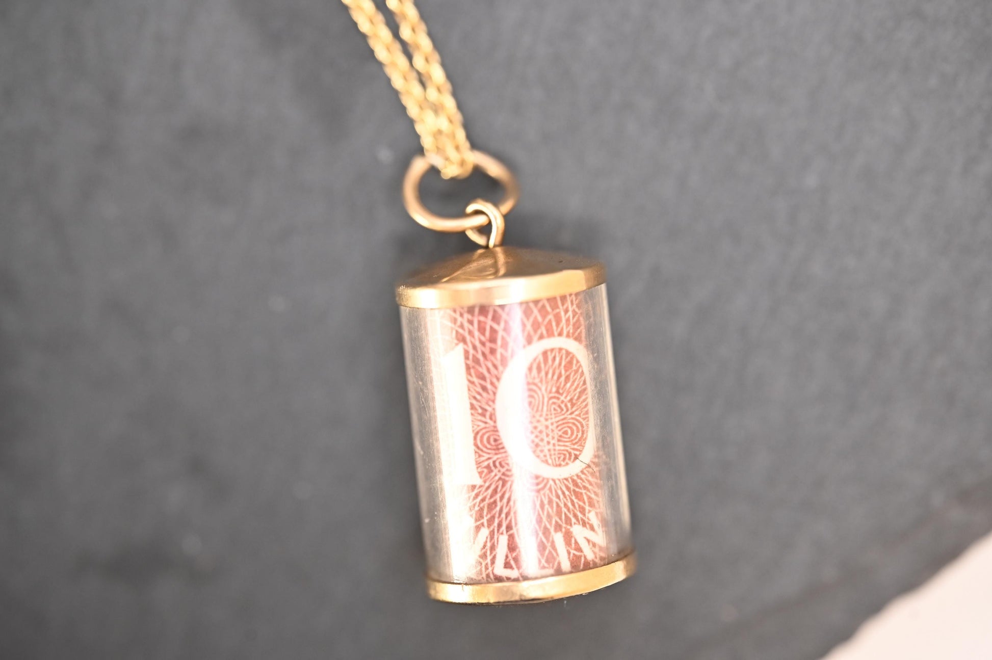 Mid-Century Vintage '10 Shillings' Charm 9ct, Gold Money Charm Pendant: British Hallmarked Gift, Retro 1960s Jewellery 'Emergency' money