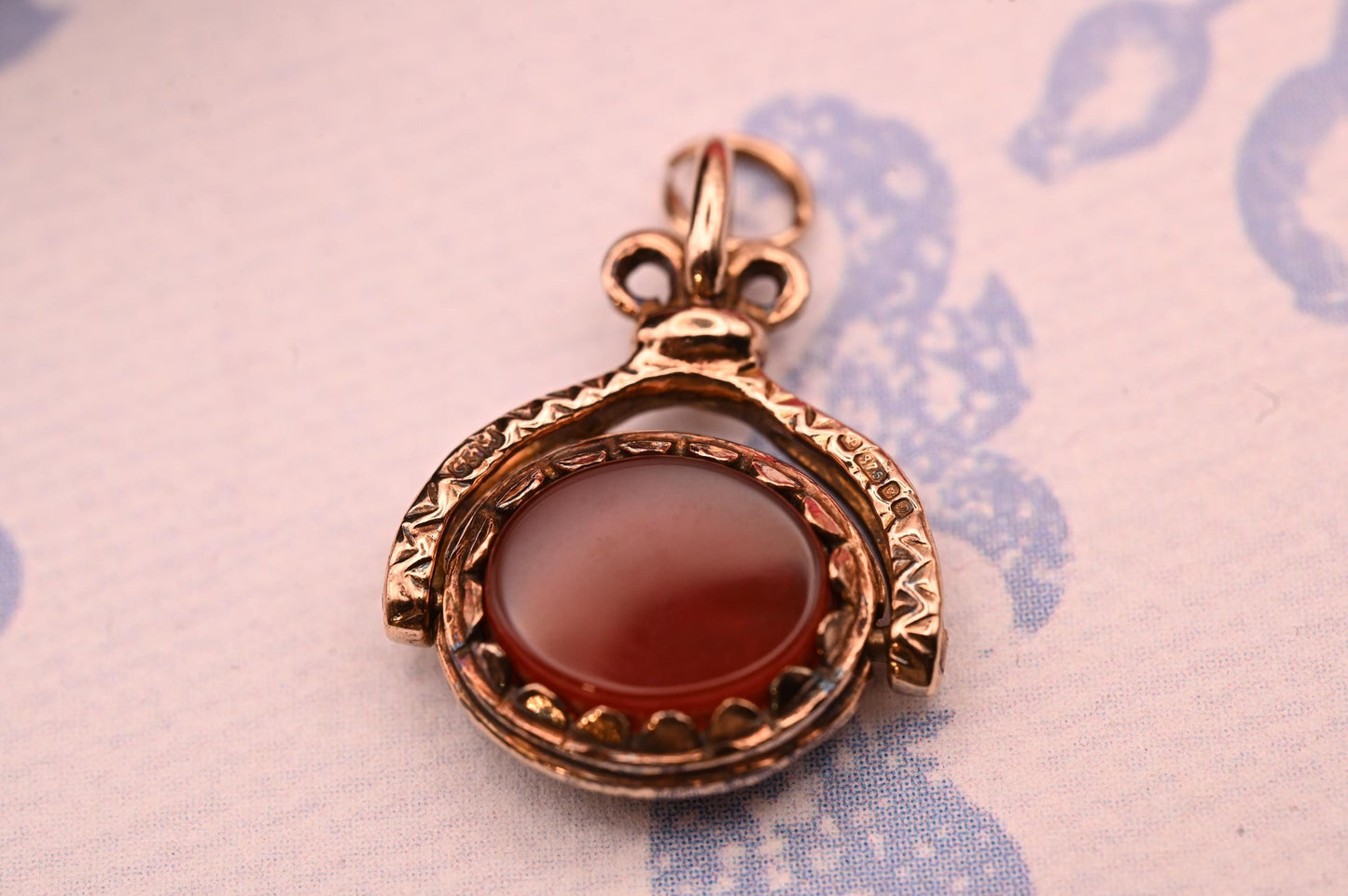Vintage Mid-Century 1970's Agate 9ct Gold Spinning Fob Pendant/ Charm, Bloodstone and Carnelian Agate Retro Charm in antique style gold 9K