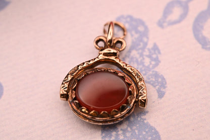 Vintage Mid-Century 1970's Agate 9ct Gold Spinning Fob Pendant/ Charm, Bloodstone and Carnelian Agate Retro Charm in antique style gold 9K