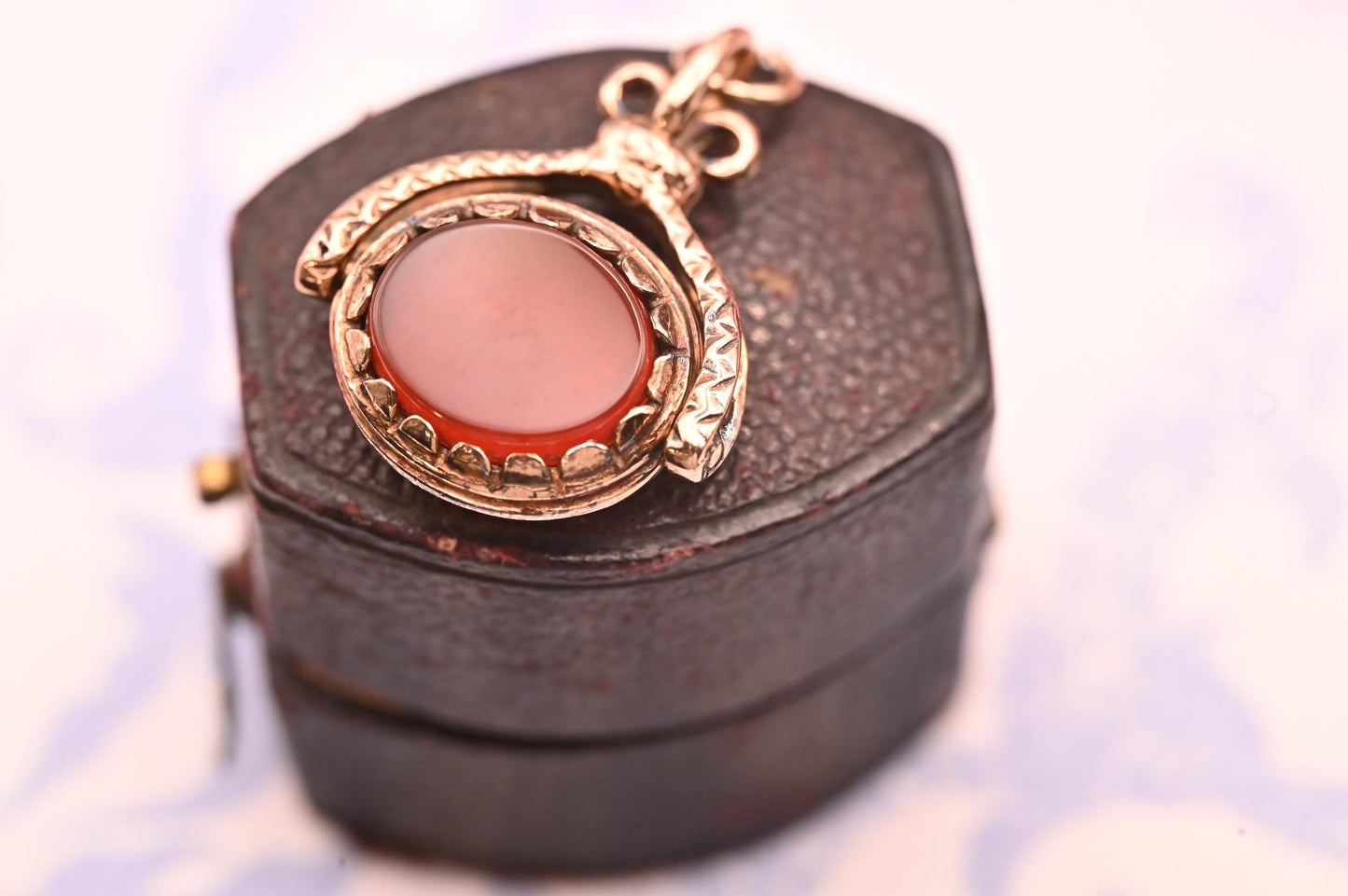 Vintage Mid-Century 1970's Agate 9ct Gold Spinning Fob Pendant/ Charm, Bloodstone and Carnelian Agate Retro Charm in antique style gold 9K
