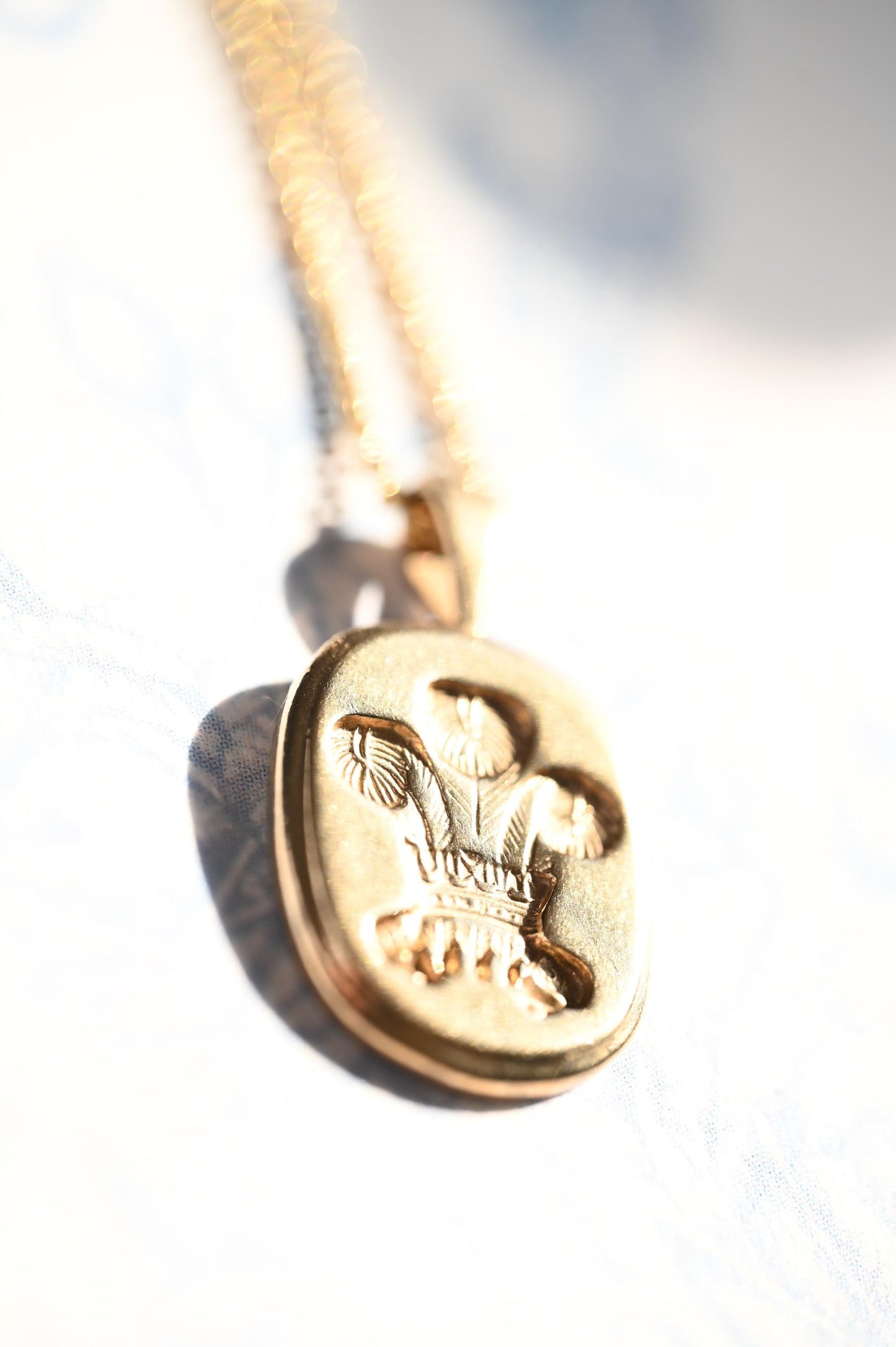 Mid-Century 9ct Gold Welsh Feathers Pendant – Solid Gold Cushion-Cut Design, Pebbled Reverse & Thick Bail, Heavy Wales 9k Gold Pendant