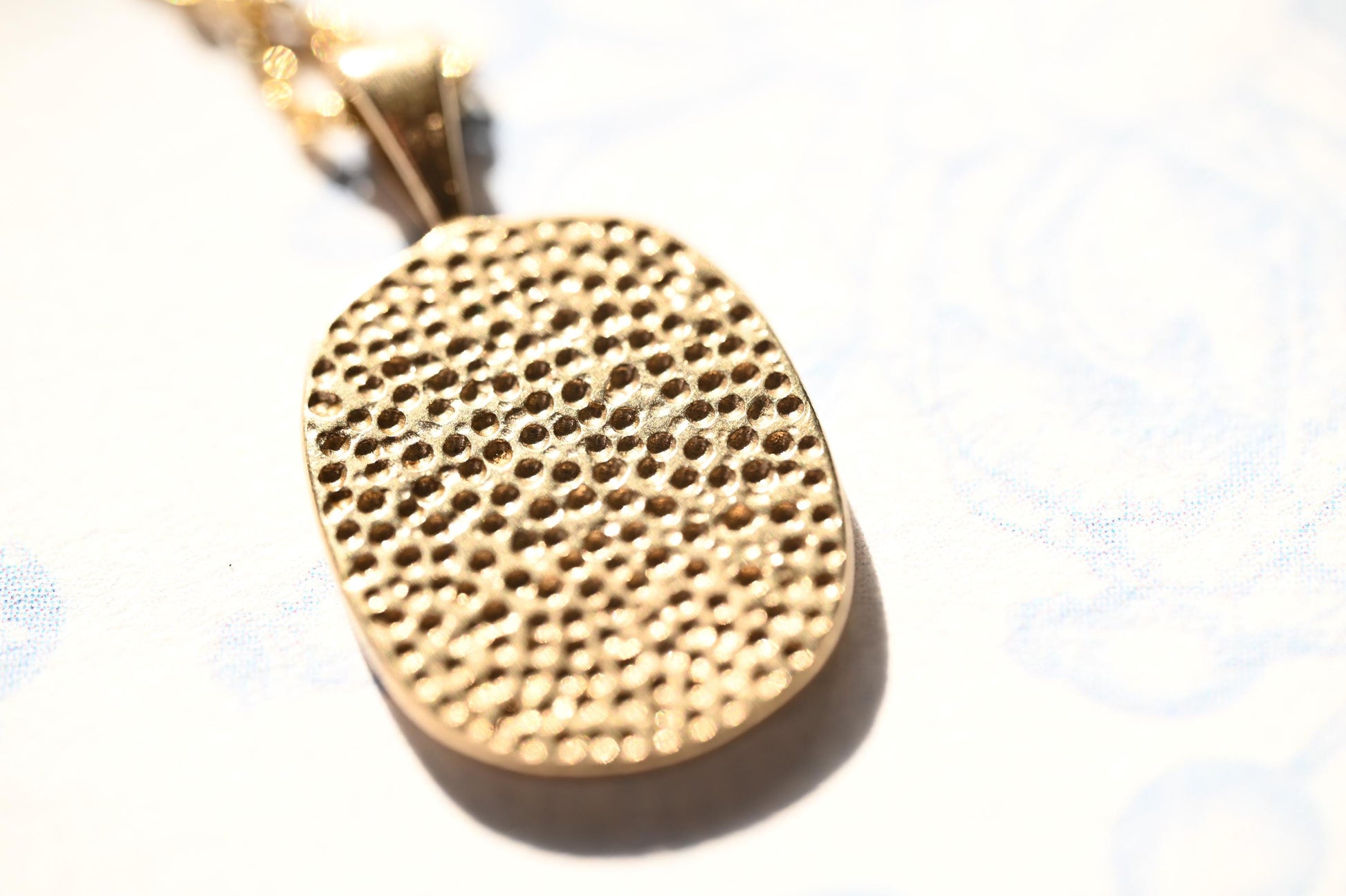 Mid-Century 9ct Gold Welsh Feathers Pendant – Solid Gold Cushion-Cut Design, Pebbled Reverse & Thick Bail, Heavy Wales 9k Gold Pendant