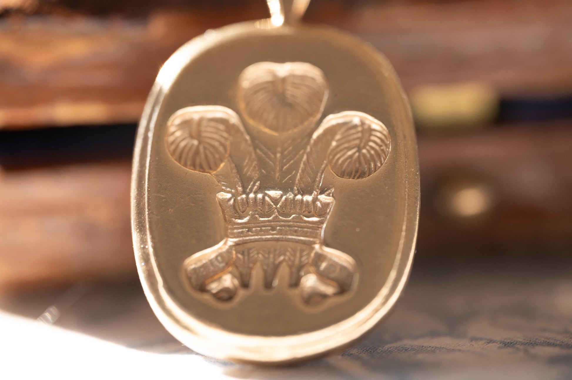 Mid-Century 9ct Gold Welsh Feathers Pendant – Solid Gold Cushion-Cut Design, Pebbled Reverse & Thick Bail, Heavy Wales 9k Gold Pendant