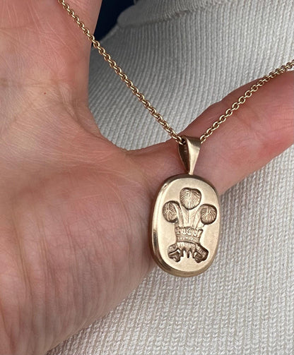 Mid-Century 9ct Gold Welsh Feathers Pendant – Solid Gold Cushion-Cut Design, Pebbled Reverse & Thick Bail, Heavy Wales 9k Gold Pendant