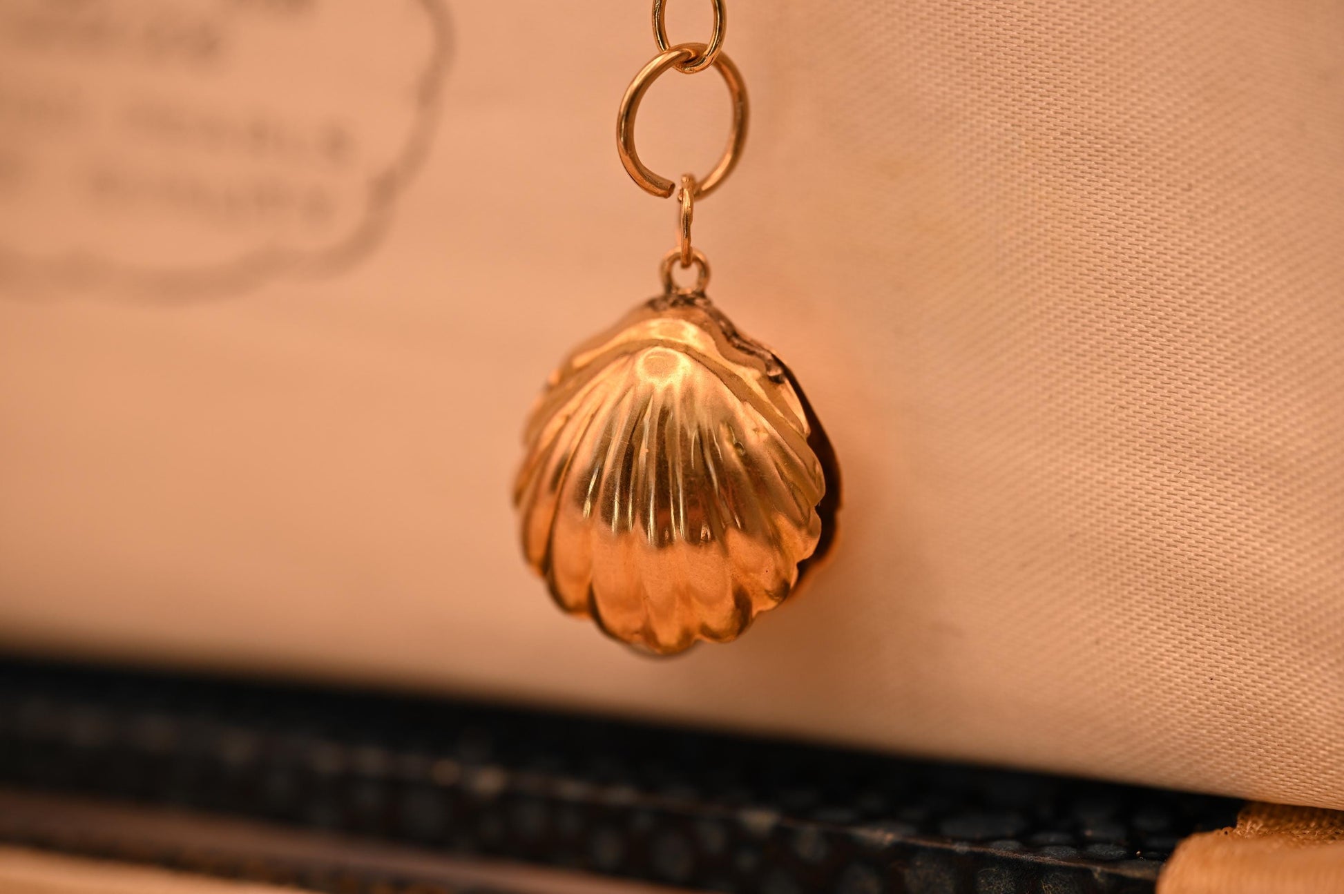 Antique Art Deco Real Pearl Sea Shell 14ct charm, Stunning Shall Clam with Handmade Details. Collectors Antique Charm Pendant 14k