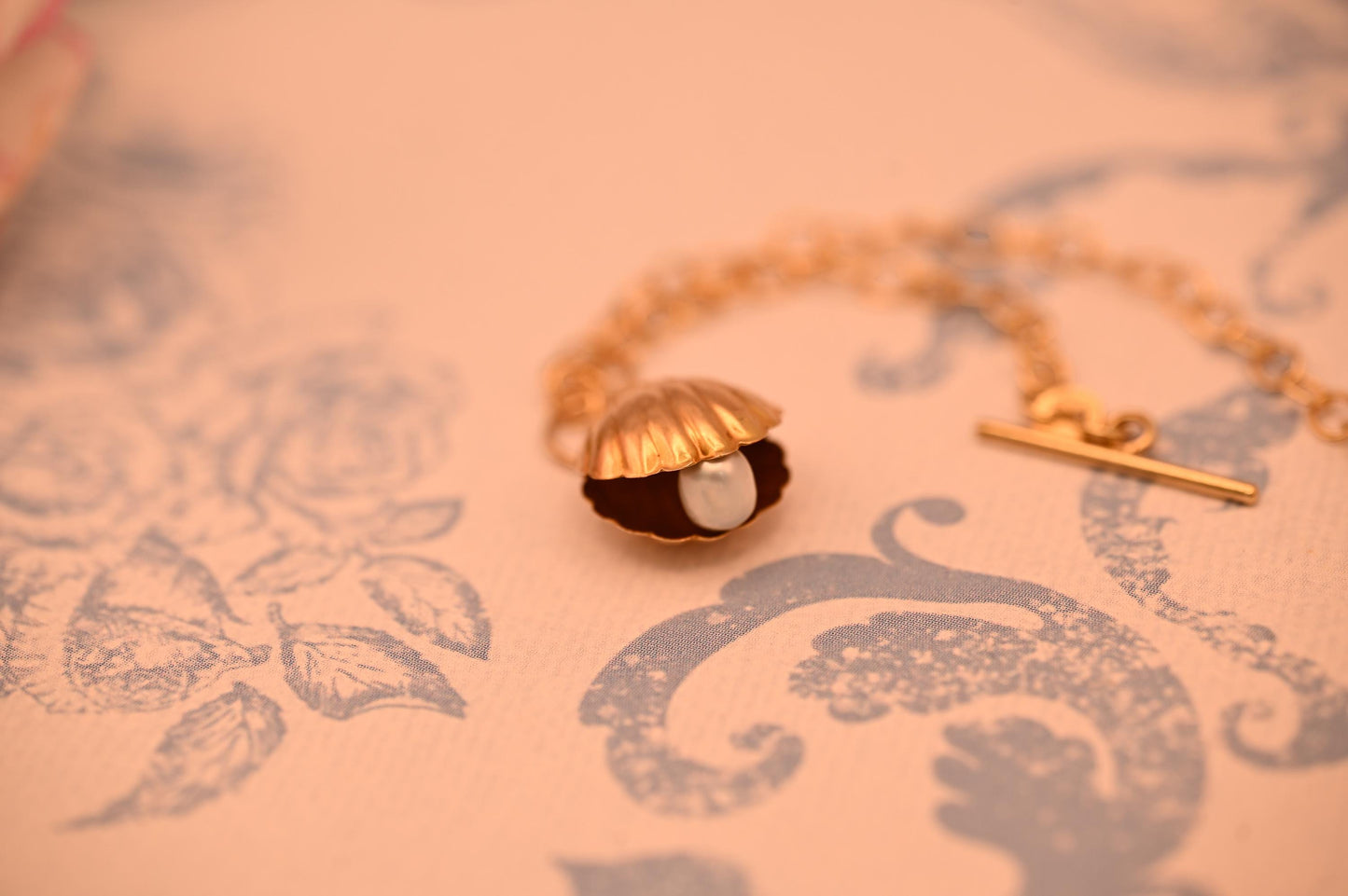 Antique Art Deco Real Pearl Sea Shell 14ct charm, Stunning Shell Clam with Handmade Details. Collectors Antique Charm Pendant 14k