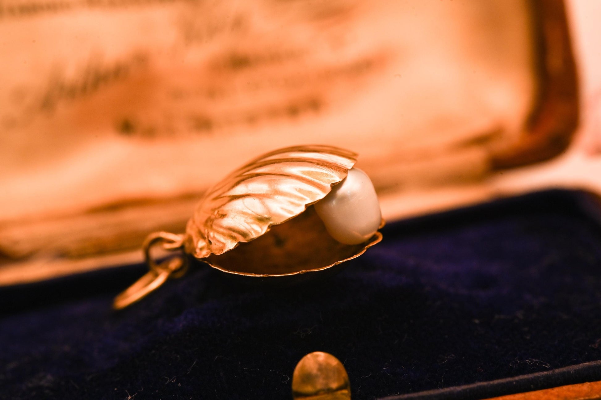 Antique Art Deco Real Pearl Sea Shell 14ct charm, Stunning Shall Clam with Handmade Details. Collectors Antique Charm Pendant 14k