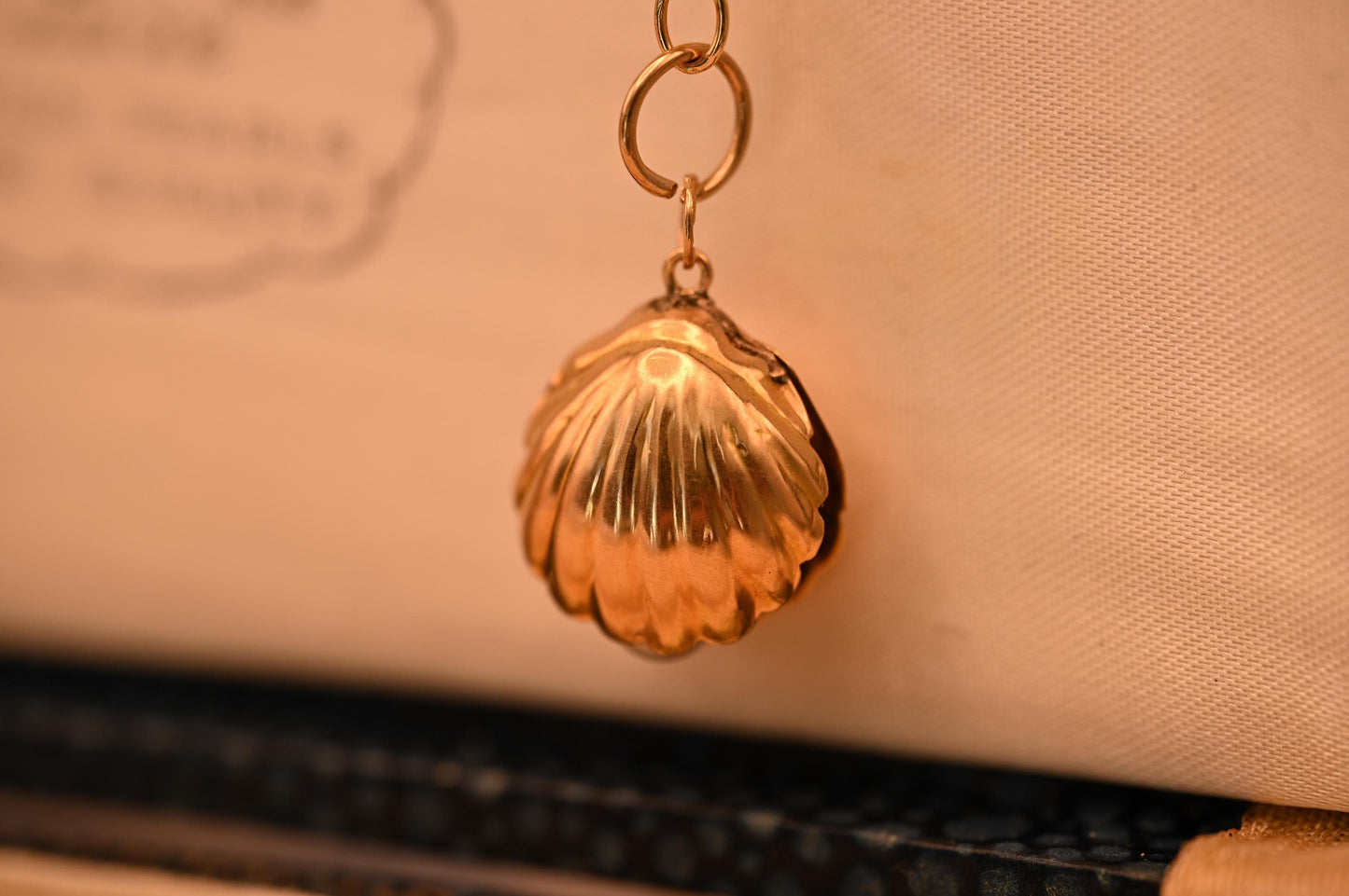 Antique Art Deco Real Pearl Sea Shell 14ct charm, Stunning Shall Clam with Handmade Details. Collectors Antique Charm Pendant 14k