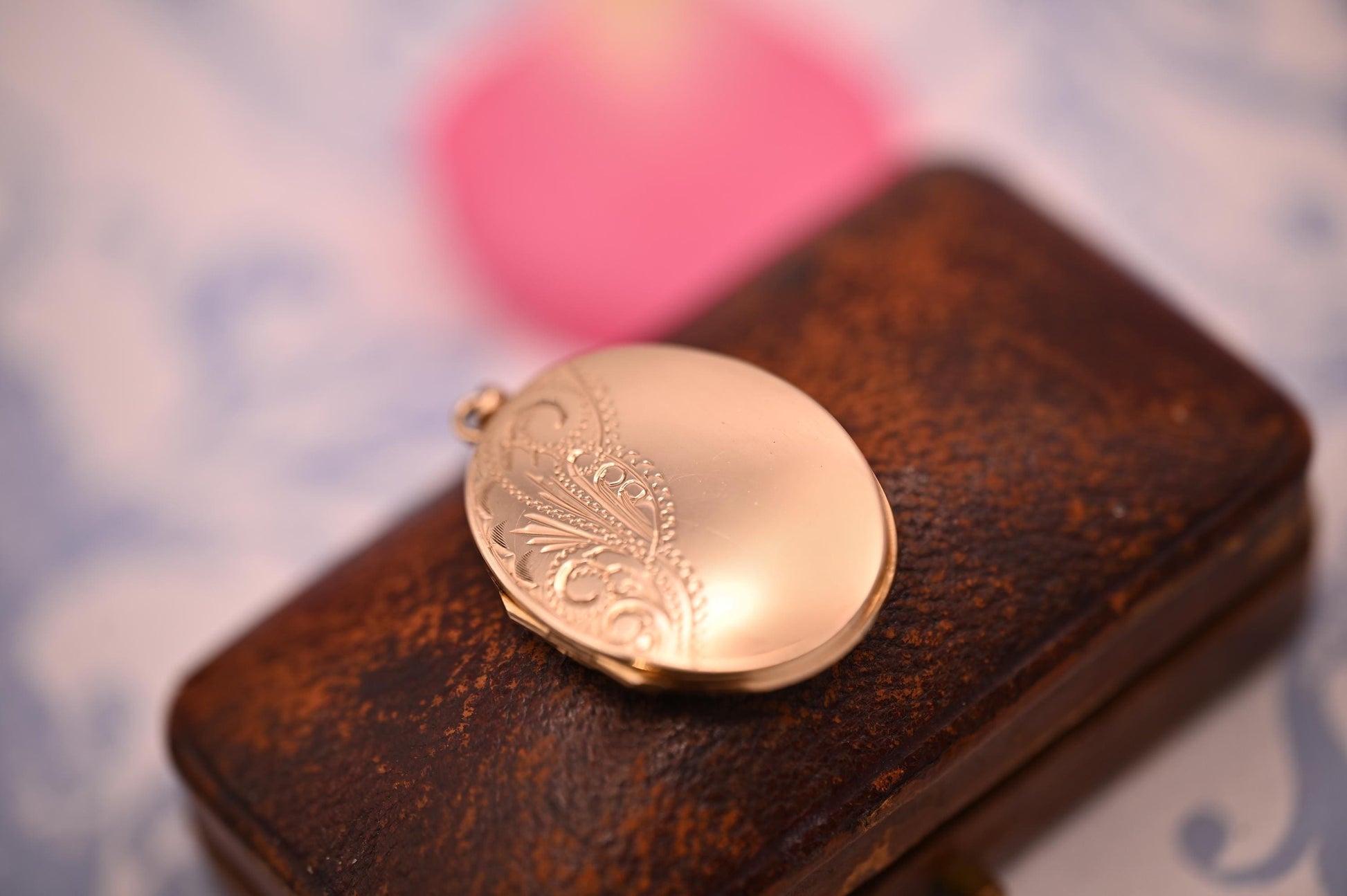 Vintage 9ct Semi Solid Gold Oval Medium Locket, English 1970s Elegant Locket Photo Jewelry, Setimental Gift Locket Pendant 9k