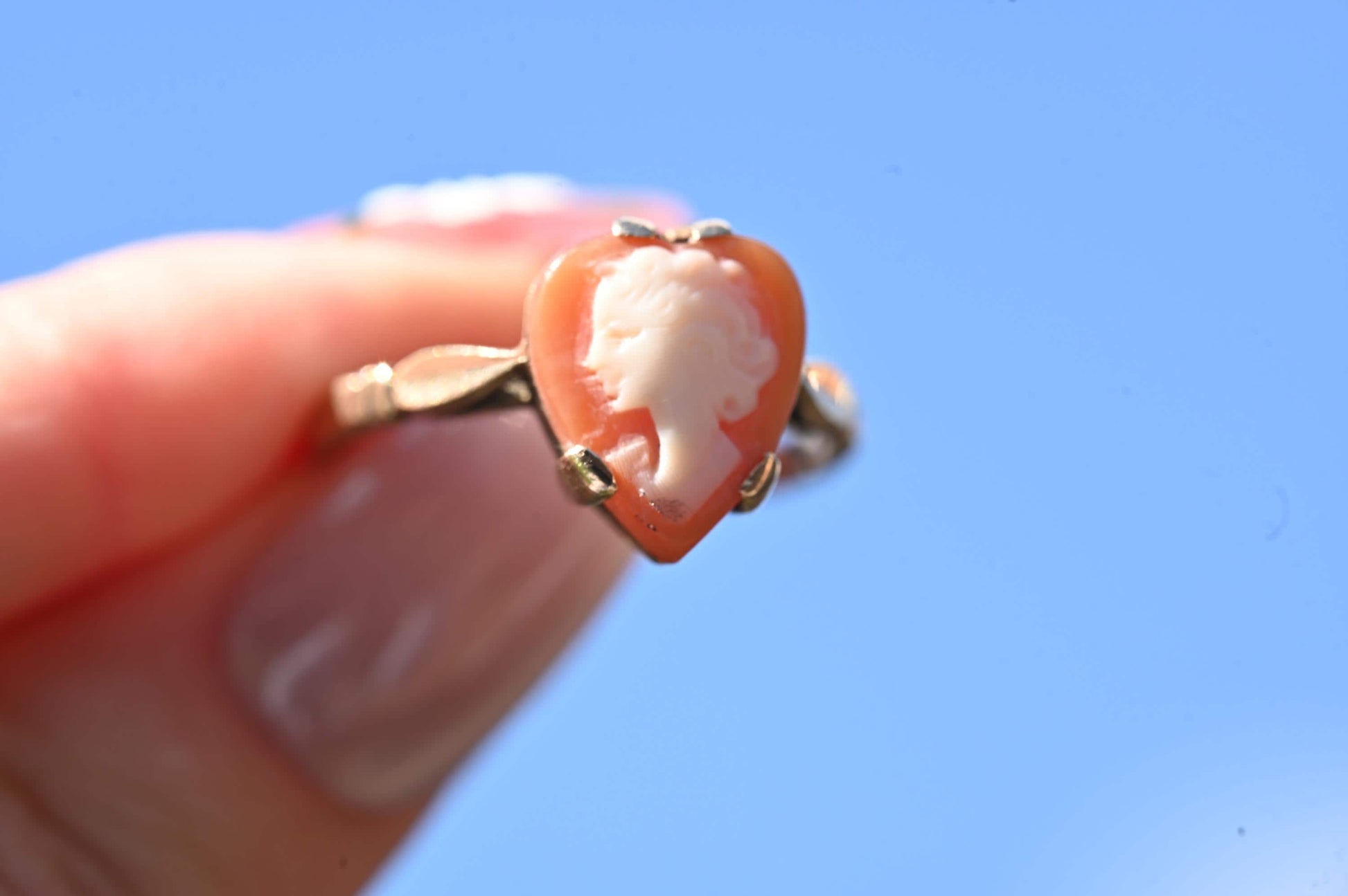 Mid-Century Vintage 9ct Gold Heart Cameo Ring, Romantic figure Size R / 8.5, Pretty Heart Jewellery 9k, Unusual Ring England Assayed