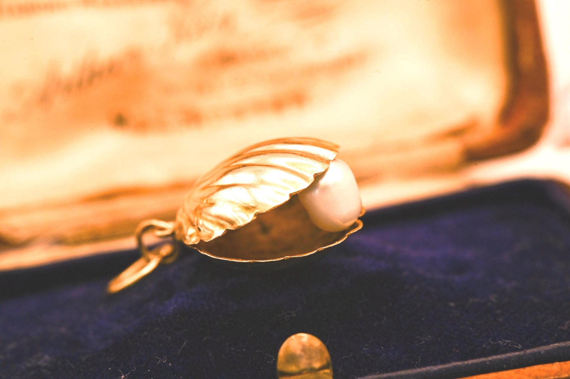 Antique Art Deco Real Pearl Sea Shell 14ct charm, Stunning Shell Clam with Handmade Details. Collectors Antique Charm Pendant 14k