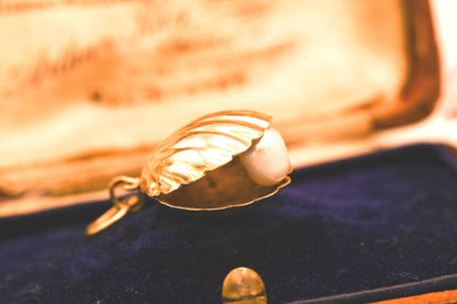 Antique Art Deco Real Pearl Sea Shell 14ct charm, Stunning Shell Clam with Handmade Details. Collectors Antique Charm Pendant 14k