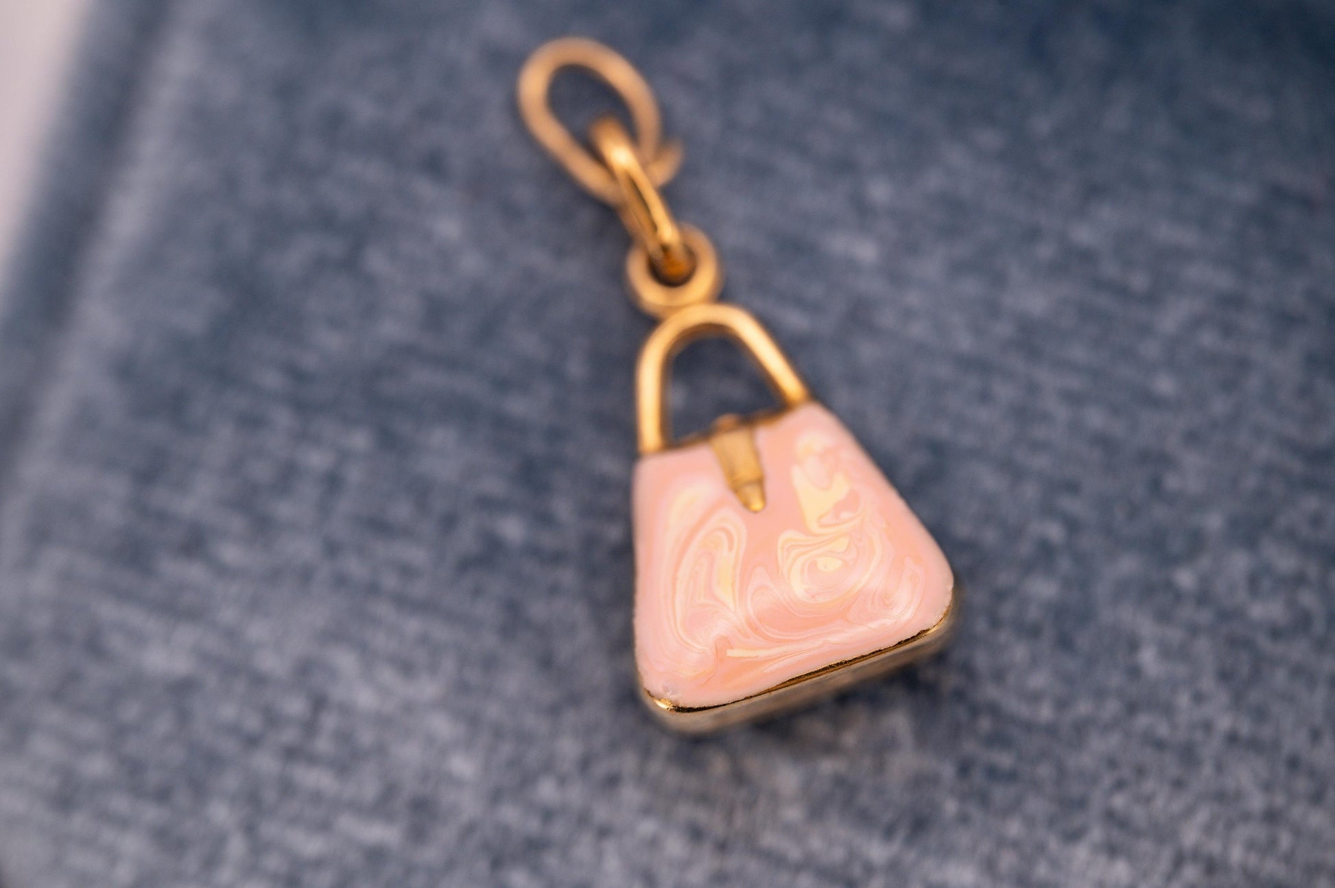 1980s Vintage 9ct Gold Pink Bag Charm, Pretty Handbag Charm Pink Enamel, Sweet Charm/Pendant - Collectors Charm. Novelty Bracelet Charm.