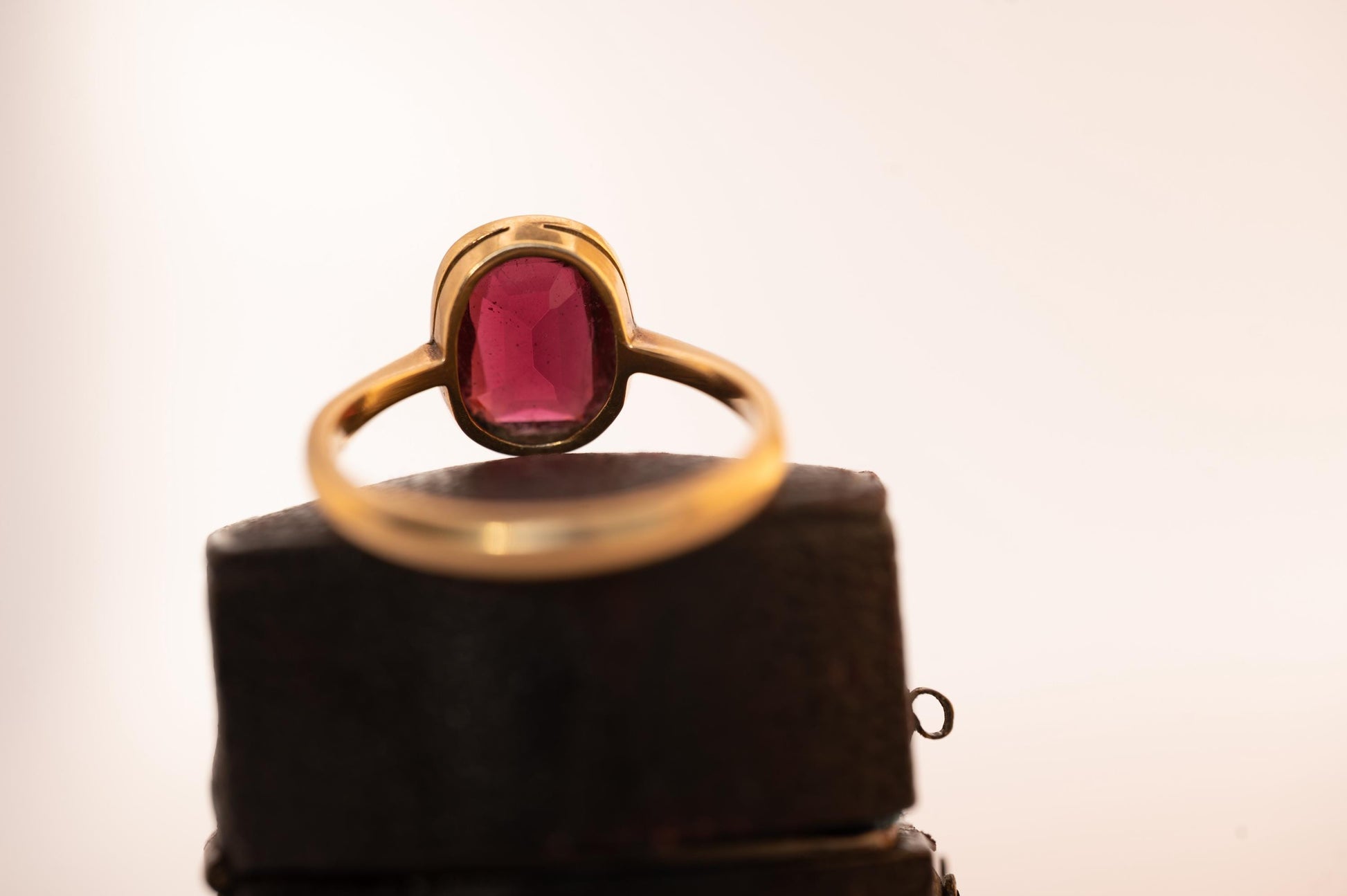 Genuine Antique 1909 Edwardian Rhodalite Garnet Ring - Solid 18ct Yellow Gold Estate Solitaire - Birmingham Assayed, Estate Jewelry 9k. 8.5