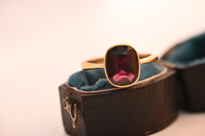 Genuine Antique 1909 Edwardian Rhodalite Garnet Ring - Solid 18ct Yellow Gold Estate Solitaire - Birmingham Assayed, Estate Jewelry 9k. 8.5