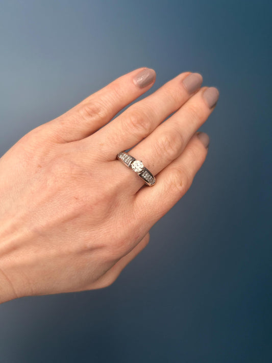 A Superb Vintage 18ct Diamond Engagement Ring Solitaire White Gold, Stunning 0.74 ct Diamond Size UK P, US 8. White Gold Promise Ring 18k