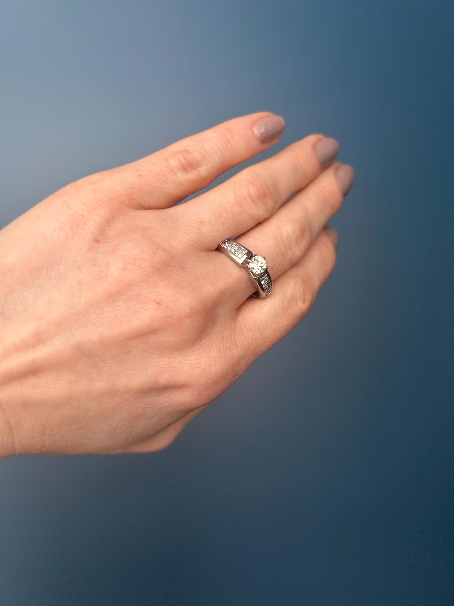 A Superb Vintage 18ct Diamond Engagement Ring Solitaire White Gold, Stunning 0.74 ct Diamond Size UK P, US 8. White Gold Promise Ring 18k