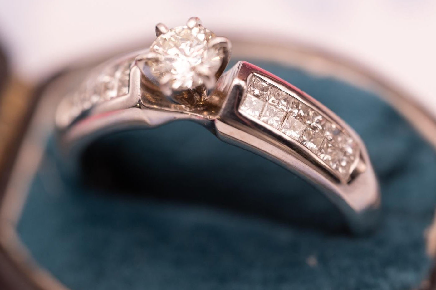 A Superb Vintage 18ct Diamond Engagement Ring Solitaire White Gold, Stunning 0.74 ct Diamond Size UK P, US 8. White Gold Promise Ring 18k