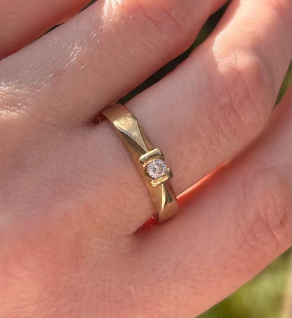 Vintage 18ct Gold Diamond Engagement Ring, Unusual hallmarked Genuine Diamond Ring, Promise Jewelry, Size UK N / US 7