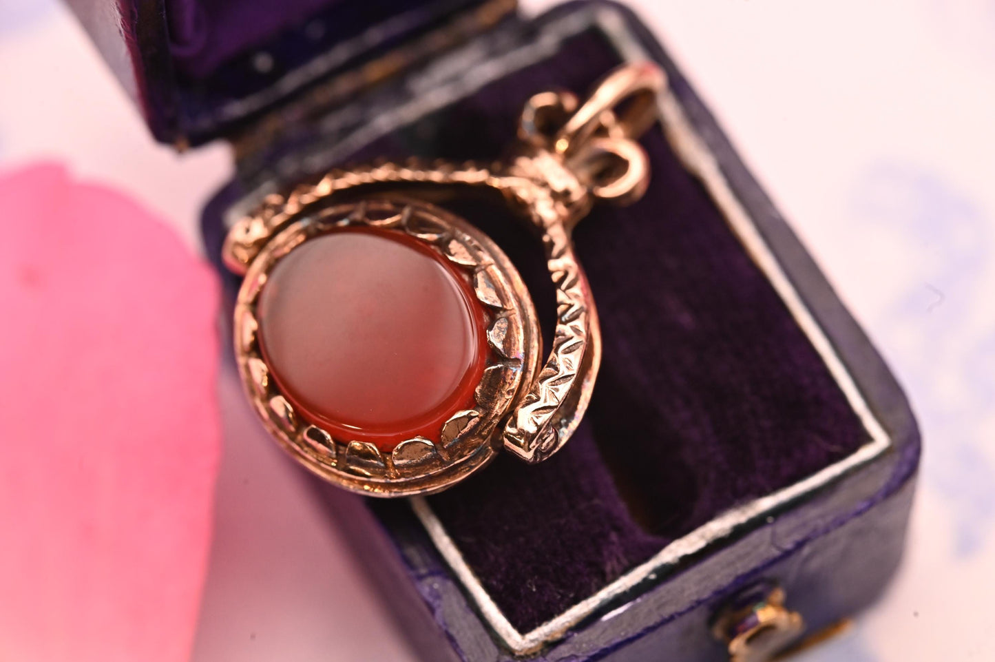 Vintage Mid-Century 1970's Agate 9ct Gold Spinning Fob Pendant/ Charm, Bloodstone and Carnelian Agate Retro Charm in antique style gold 9K