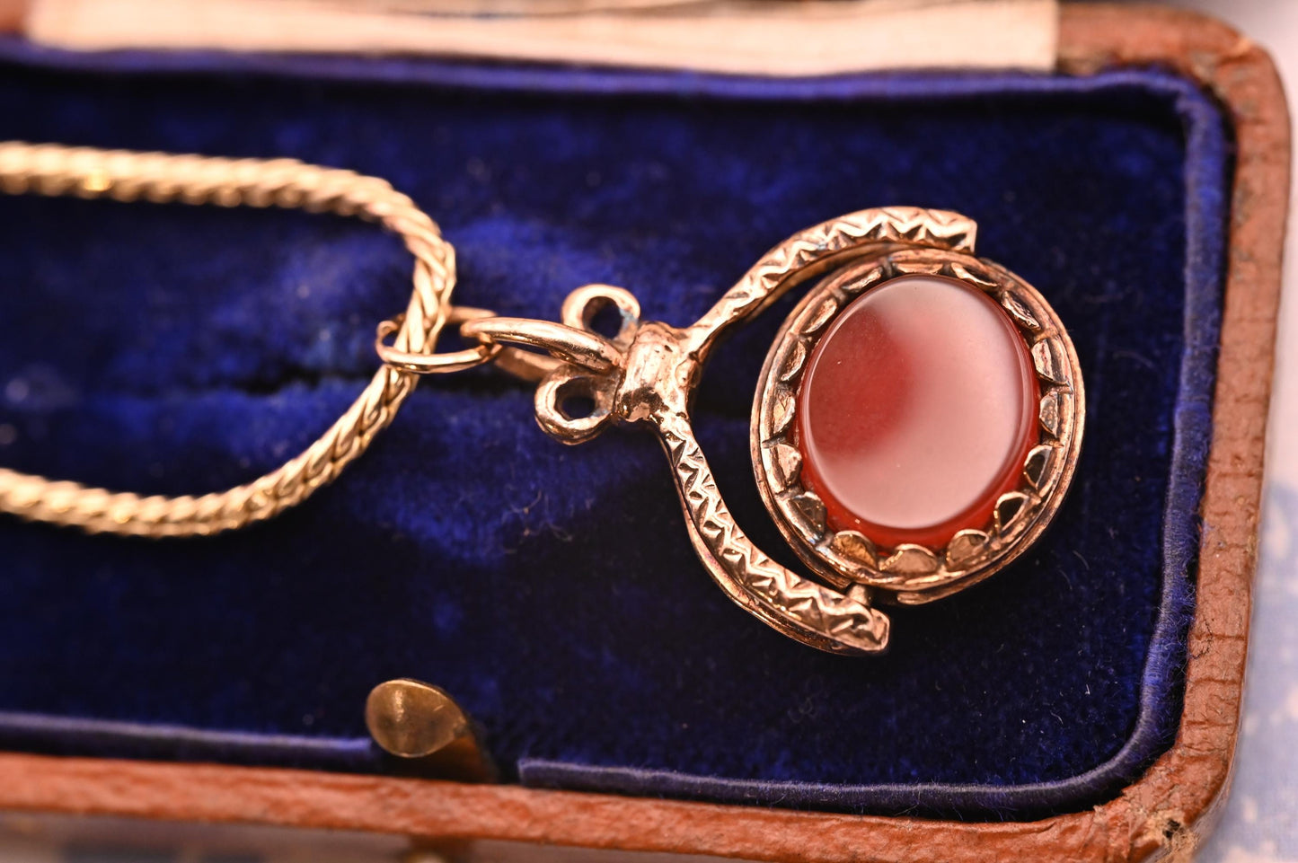 Vintage Mid-Century 1970's Agate 9ct Gold Spinning Fob Pendant/ Charm, Bloodstone and Carnelian Agate Retro Charm in antique style gold 9K