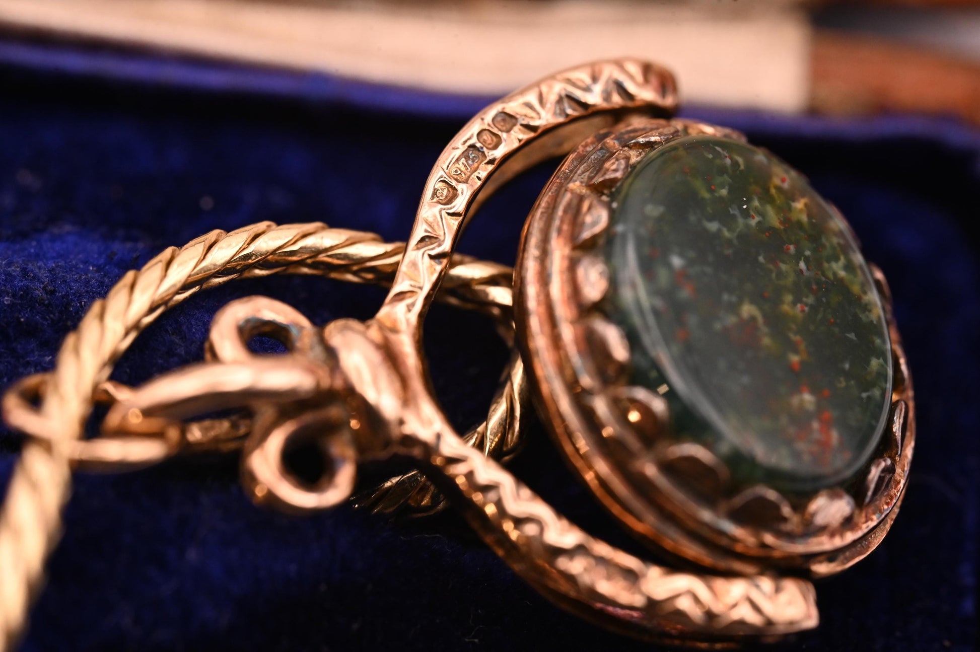 Vintage Mid-Century 1970's Agate 9ct Gold Spinning Fob Pendant/ Charm, Bloodstone and Carnelian Agate Retro Charm in antique style gold 9K