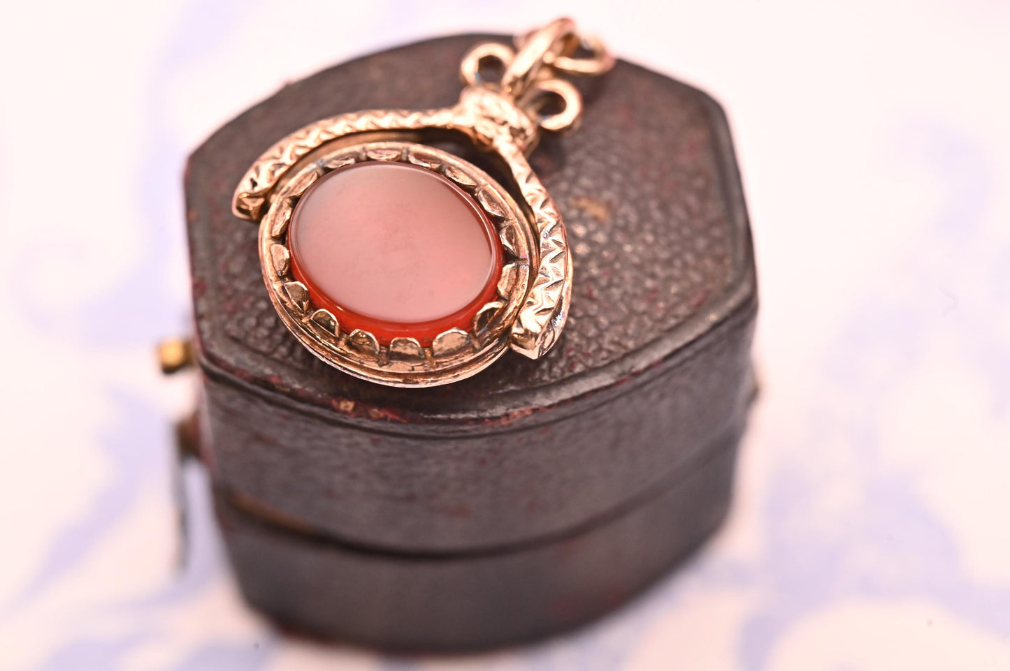 Vintage Mid-Century 1970's Agate 9ct Gold Spinning Fob Pendant/ Charm, Bloodstone and Carnelian Agate Retro Charm in antique style gold 9K