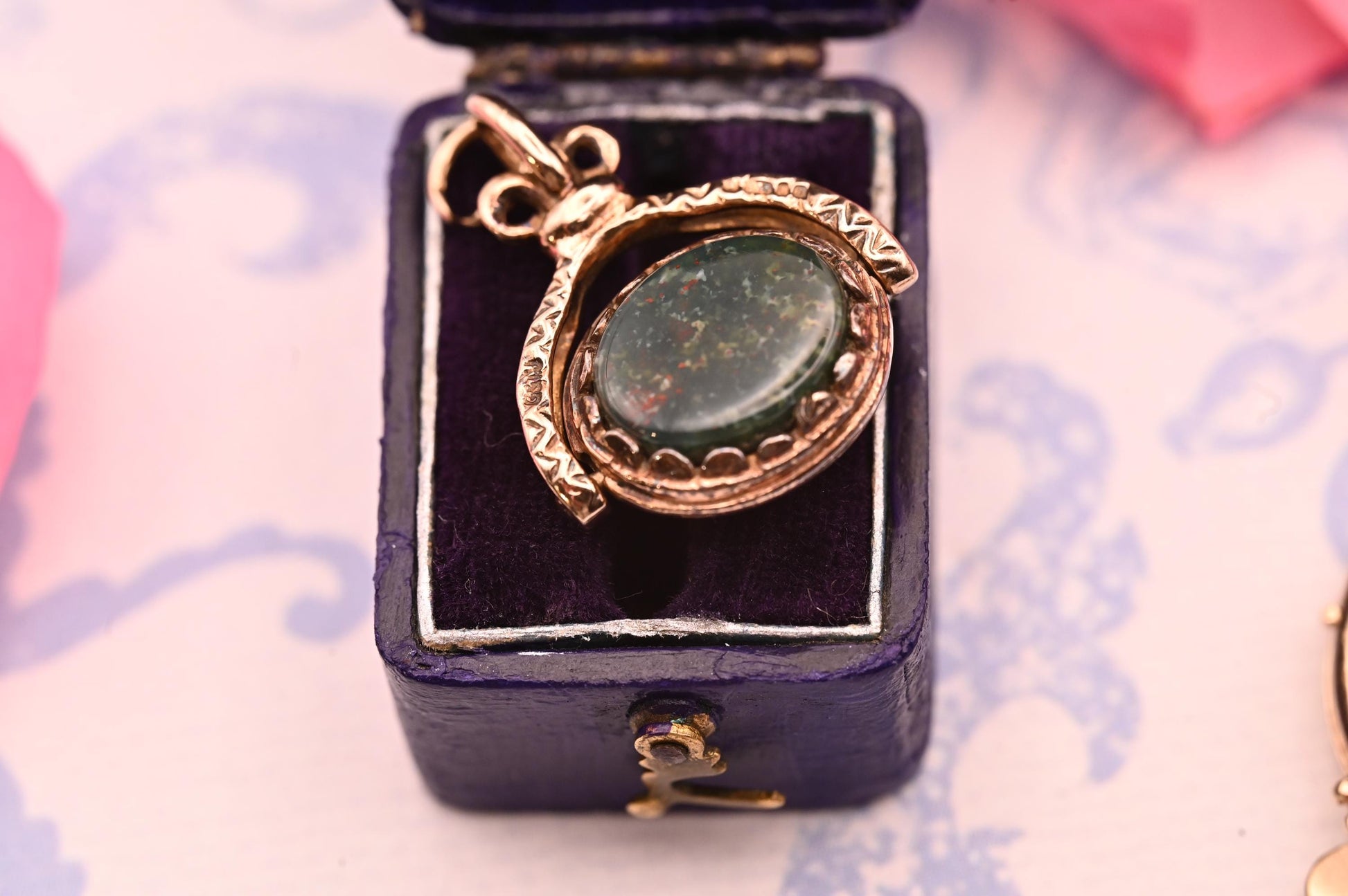 Vintage Mid-Century 1970's Agate 9ct Gold Spinning Fob Pendant/ Charm, Bloodstone and Carnelian Agate Retro Charm in antique style gold 9K