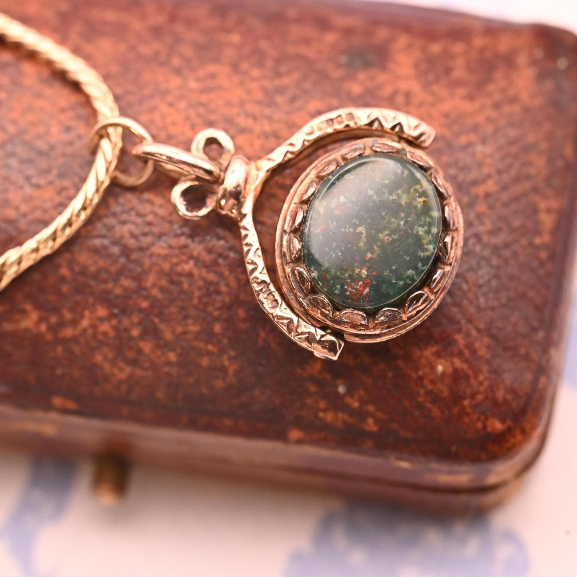 Vintage Mid-Century 1970's Agate 9ct Gold Spinning Fob Pendant/ Charm, Bloodstone and Carnelian Agate Retro Charm in antique style gold 9K