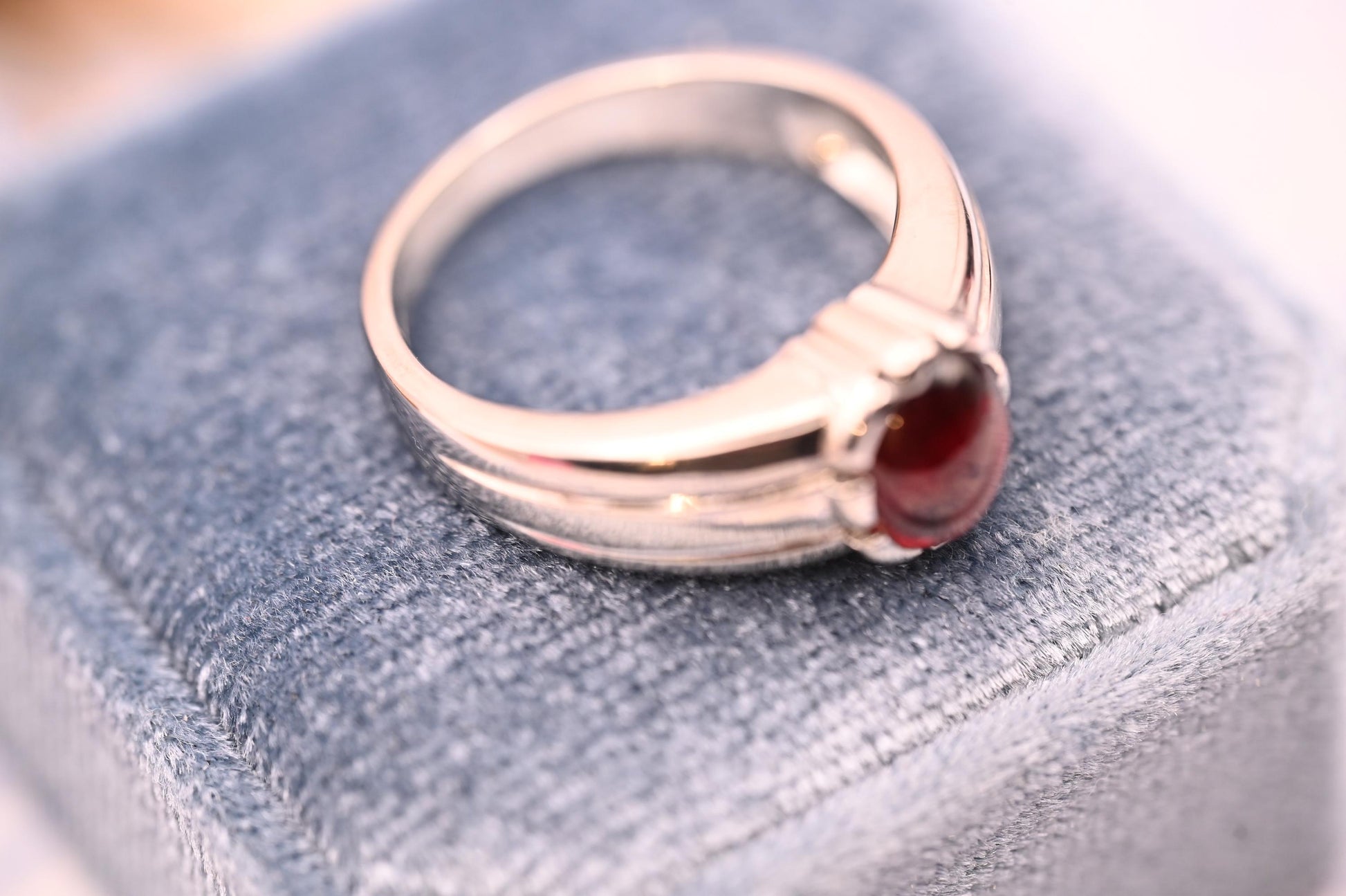 Vintage Men’s 9ct White Gold Garnet Ring | Cabochon Garnet Signet | January Birthstone Jewellery Men’s 9k Gold Jewelry
