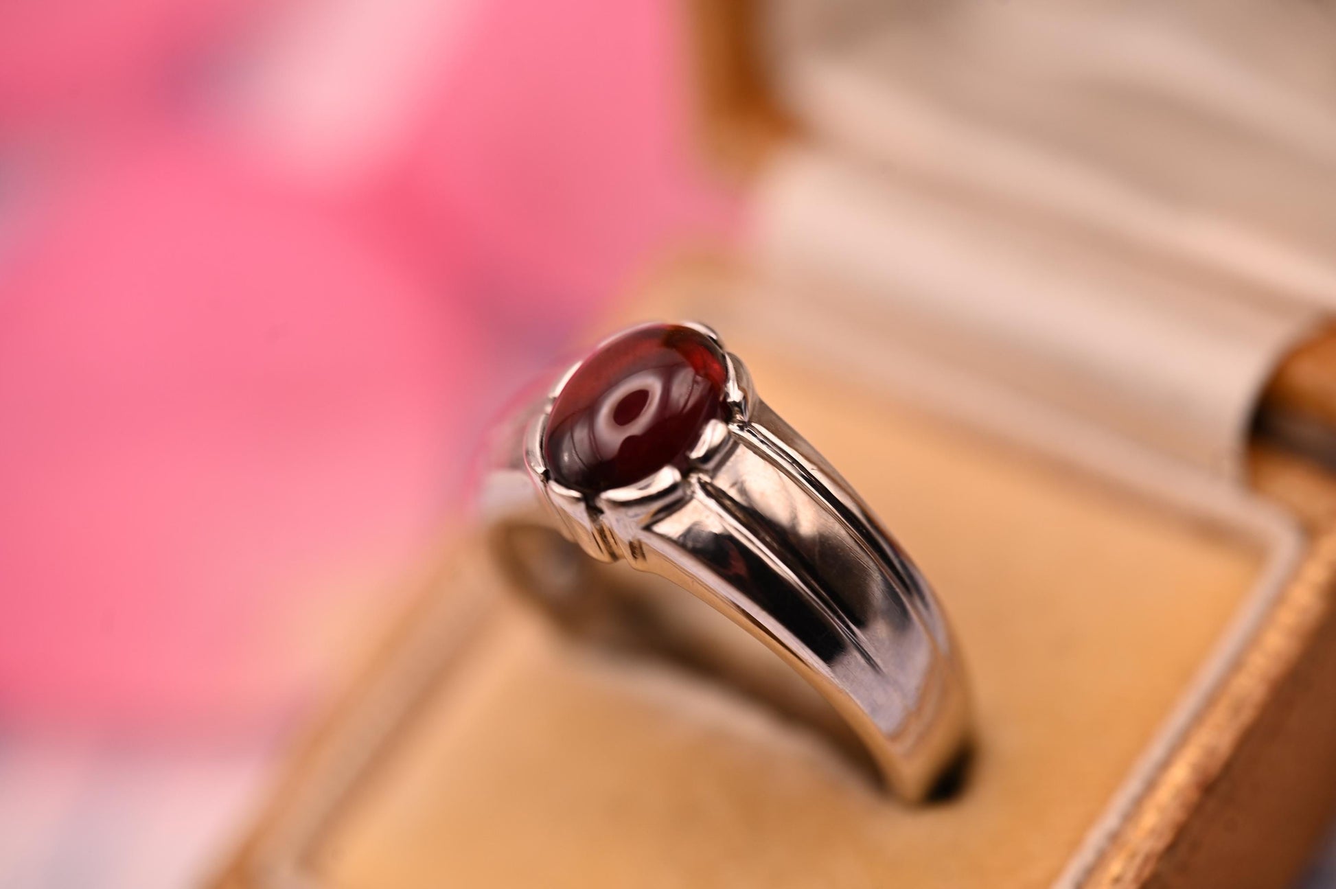 Vintage Men’s 9ct White Gold Garnet Ring | Cabochon Garnet Signet | January Birthstone Jewellery Men’s 9k Gold Jewelry