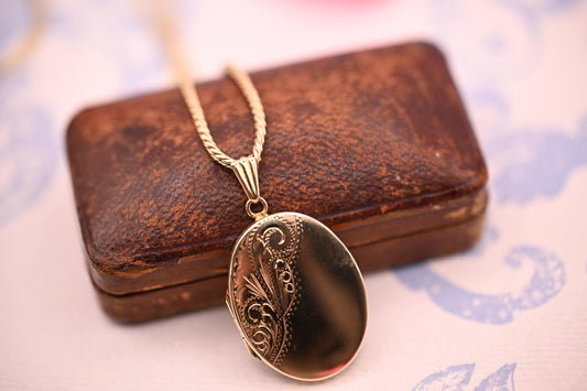 Vintage 9ct Semi Solid Gold Oval Medium Locket, English 1970s Elegant Locket Photo Jewelry, Setimental Gift Locket Pendant 9k
