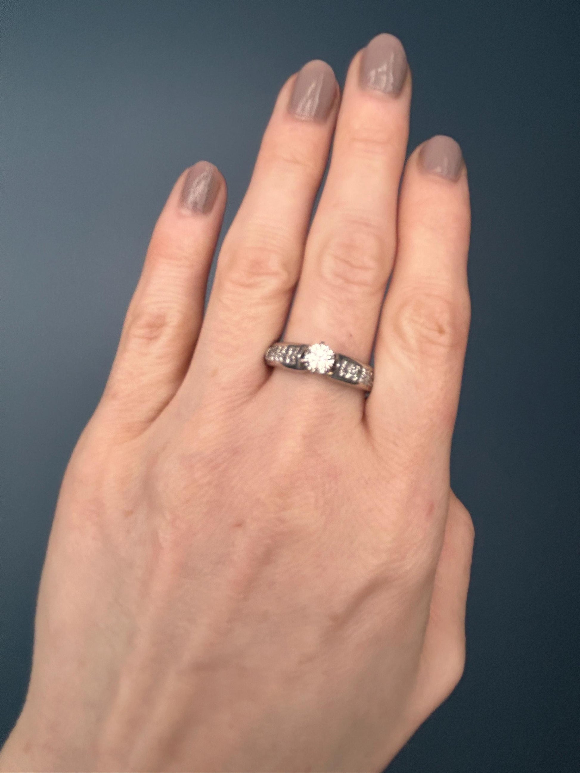 A Superb Vintage 18ct Diamond Engagement Ring Solitaire White Gold, Stunning 0.74 ct Diamond Size UK P, US 8. White Gold Promise Ring 18k