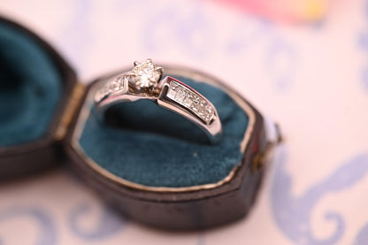 A Superb Vintage 18ct Diamond Engagement Ring Solitaire White Gold, Stunning 0.74 ct Diamond Size UK P, US 8. White Gold Promise Ring 18k