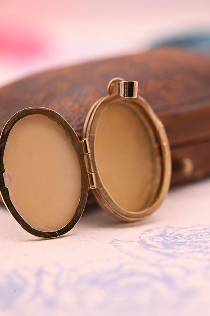 Pretty Vintage 9ct Gold Medium Locket | 3-4 Photo Jewelry, Unusual 1980's Locket Pendant 9k
