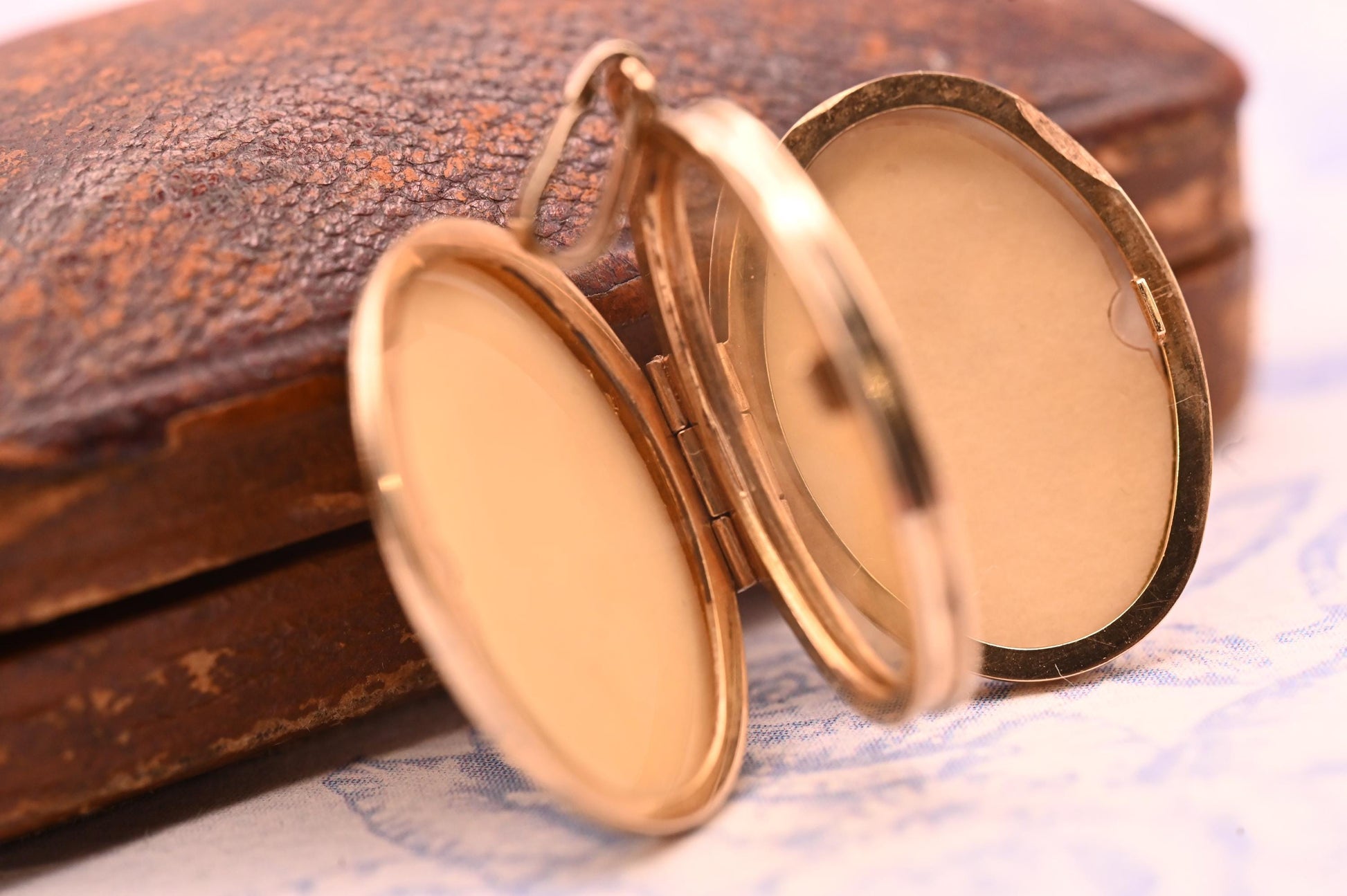 Pretty Vintage 9ct Gold Medium Locket | 3-4 Photo Jewelry, Unusual 1980's Locket Pendant 9k