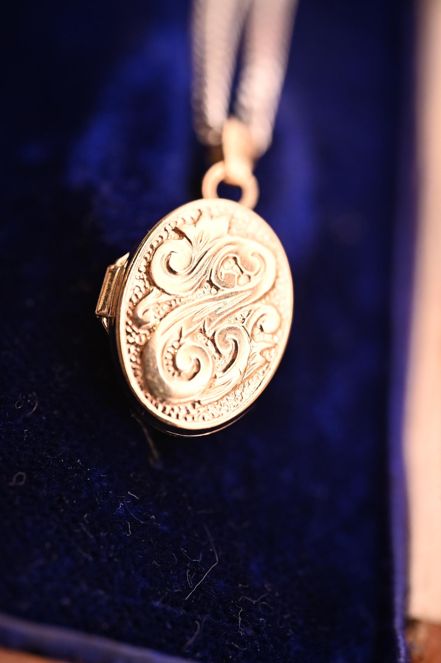 Vintage Mini Photo Locket 9ct Gold, Tiny Locket Oval Charm 9k