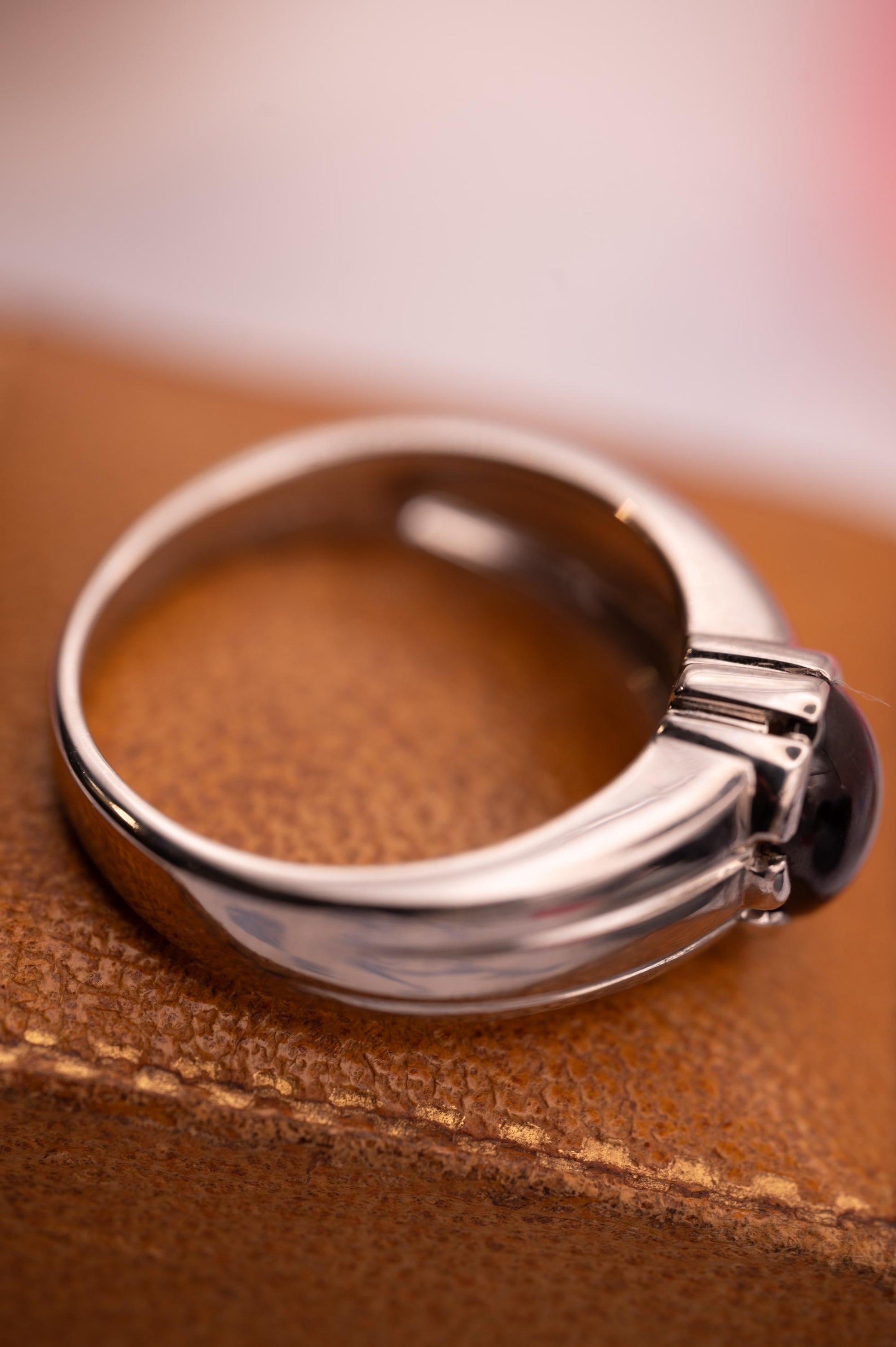 Vintage Men’s 9ct White Gold Garnet Ring | Cabochon Garnet Signet | January Birthstone Jewellery Men’s 9k Gold Jewelry