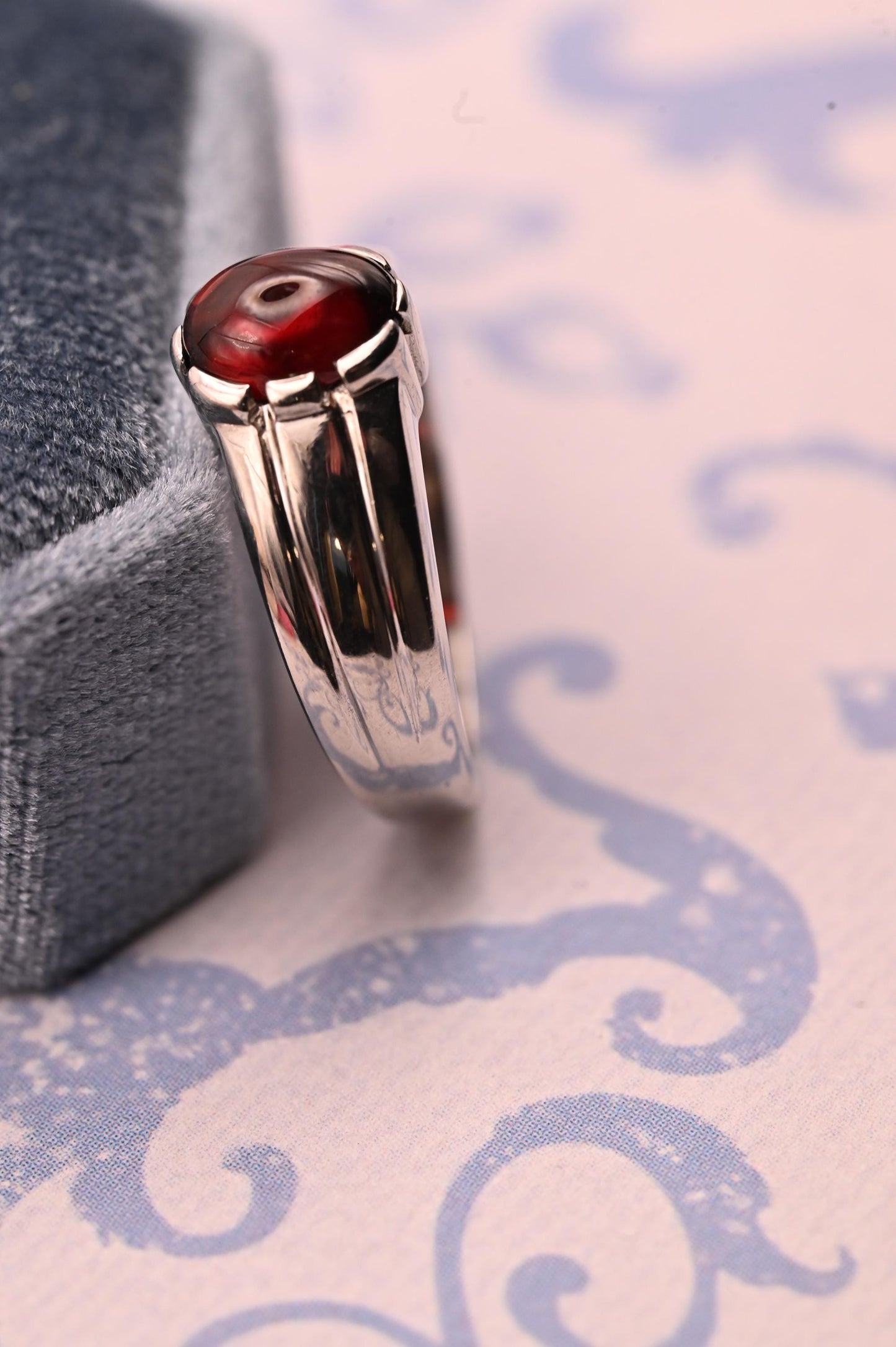 Vintage Men’s 9ct White Gold Garnet Ring | Cabochon Garnet Signet | January Birthstone Jewellery Men’s 9k Gold Jewelry