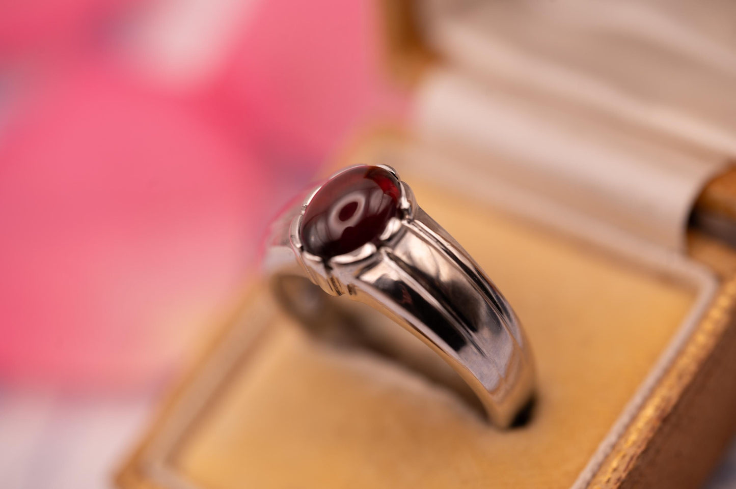 Vintage Men’s 9ct White Gold Garnet Ring | Cabochon Garnet Signet | January Birthstone Jewellery Men’s 9k Gold Jewelry