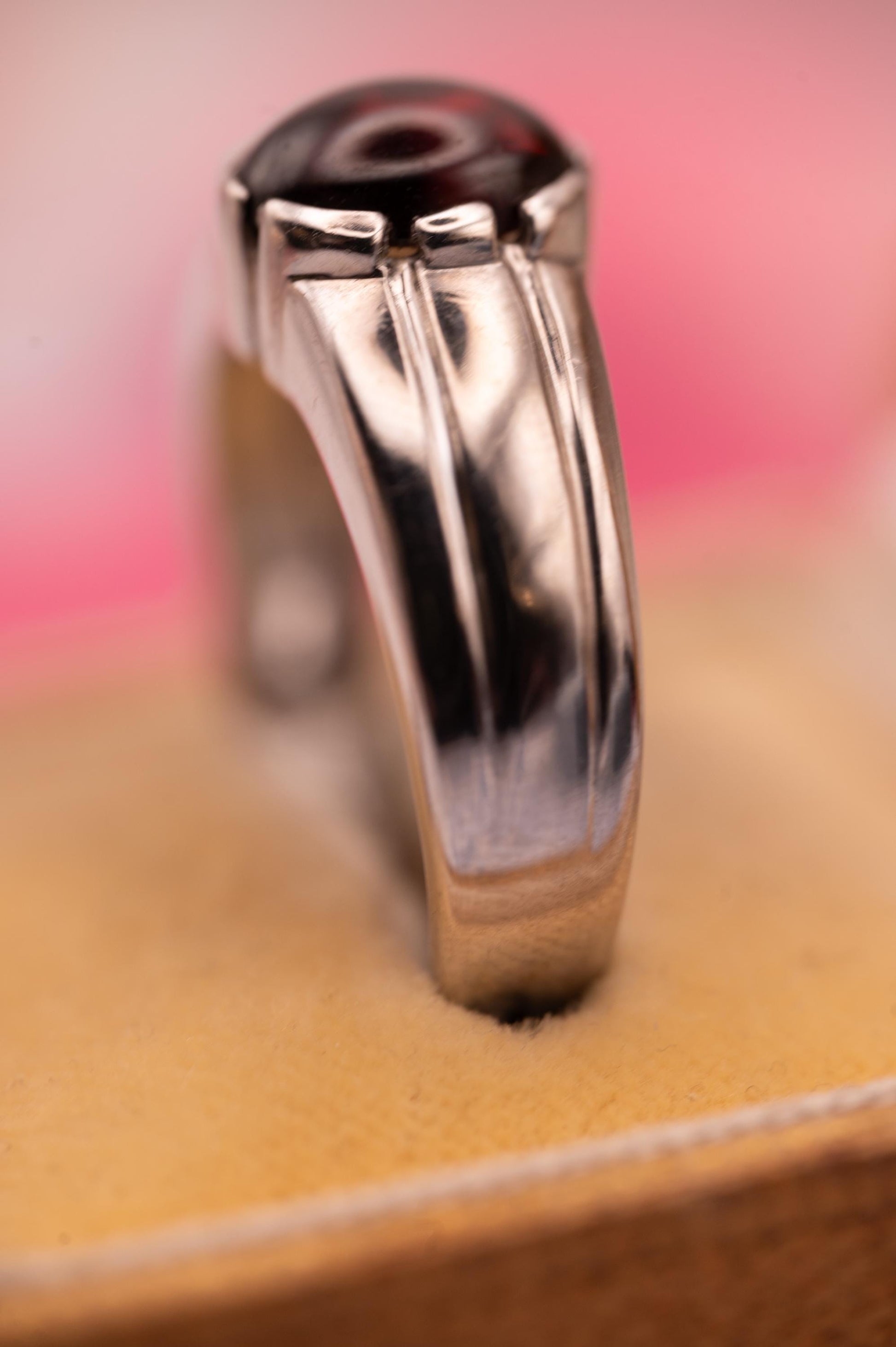 Vintage Men’s 9ct White Gold Garnet Ring | Cabochon Garnet Signet | January Birthstone Jewellery Men’s 9k Gold Jewelry