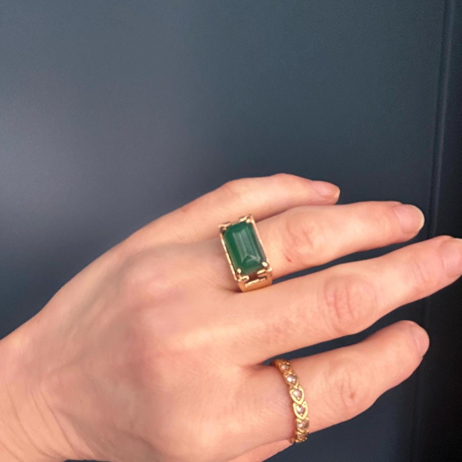 Vintage 1975 9ct Gold Chrysoprase Ring | Rectangular Signet Style 1970s ring