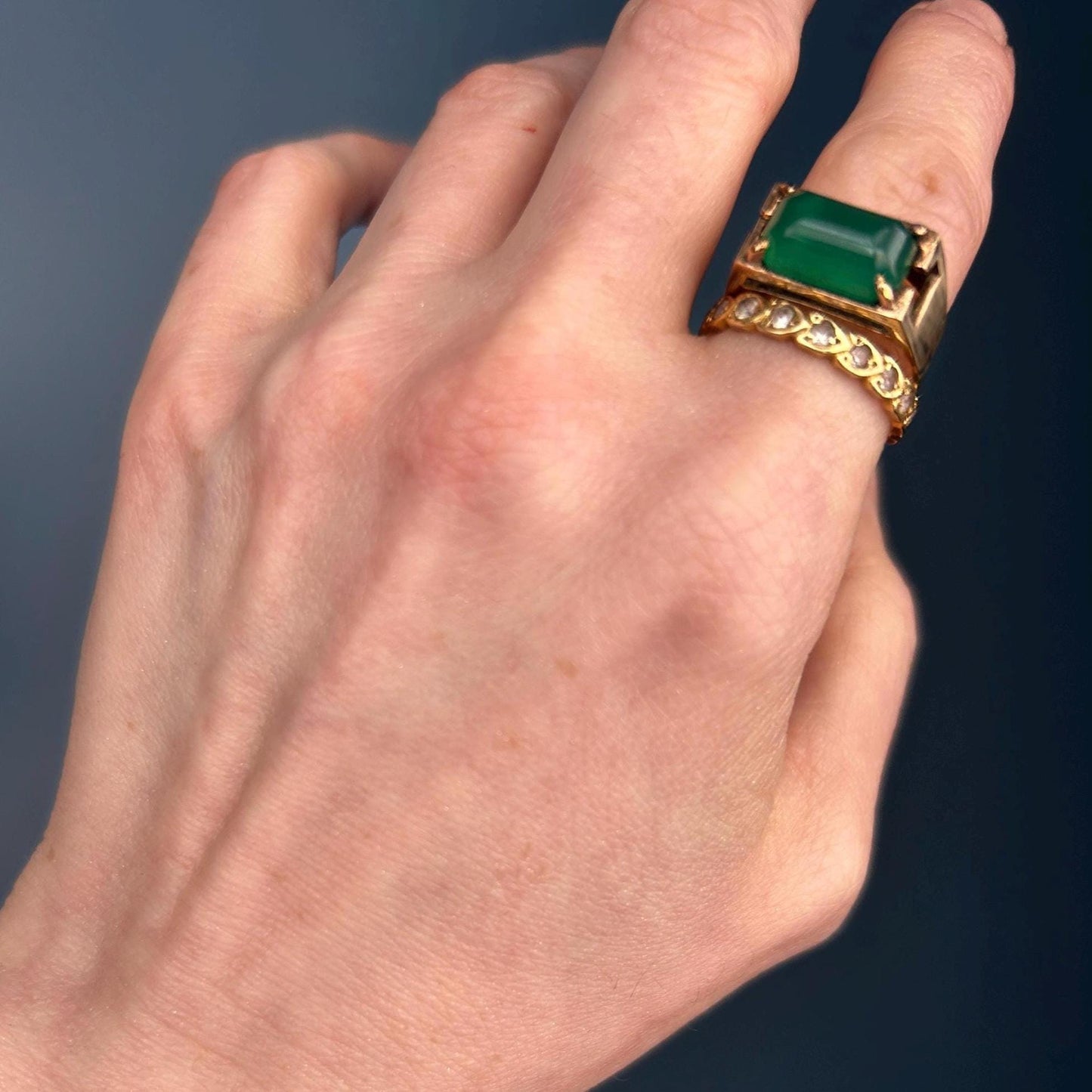 Vintage 1975 9ct Gold Chrysoprase Ring | Rectangular Signet Style 1970s ring