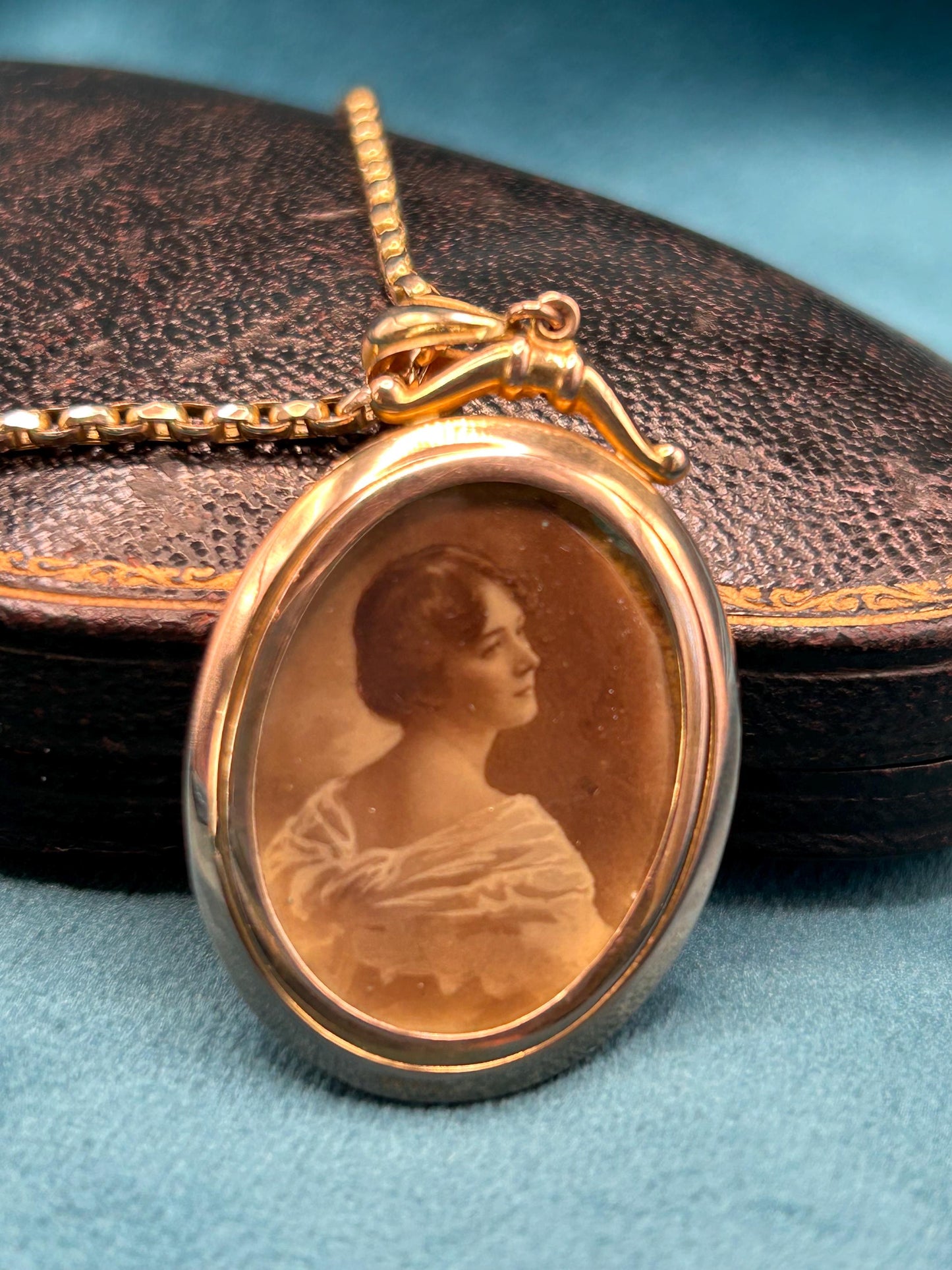 Victorian 9ct Gold Double Sided Locket with Chain and Original Photographs
