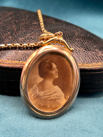 Victorian 9ct Gold Double Sided Locket with Chain and Original Photographs