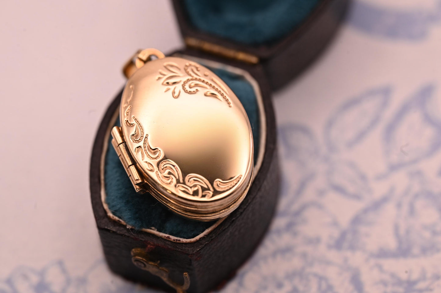 Pretty Vintage 9ct Gold Medium Locket | 3-4 Photo Jewelry, Unusual 1980's Locket Pendant 9k